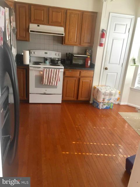 CENTREVILLE GREEN - Residential Lease