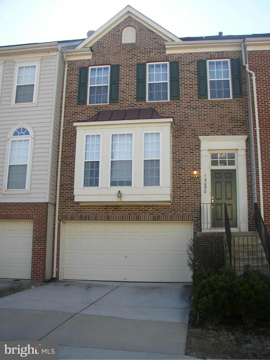 Luxury TH w/ Bumpouts & 9' ceilings, Gleaming HW on Main Level, Gourmet Kitchen w/ BBar & Bumpout for Breakfast Nook, Elegant Moldings, Flat Screen Hook-ups, Tray Ceilings, UL Laundry Gas Fplc., Deck w/ Wooded View & Home Warranty! Close to Potomac Mills,  Potomac Town Center w/ Wegmans, Starbucks & Great Restaurants.  Minutes to VRE, I-95 & Rt. 1.