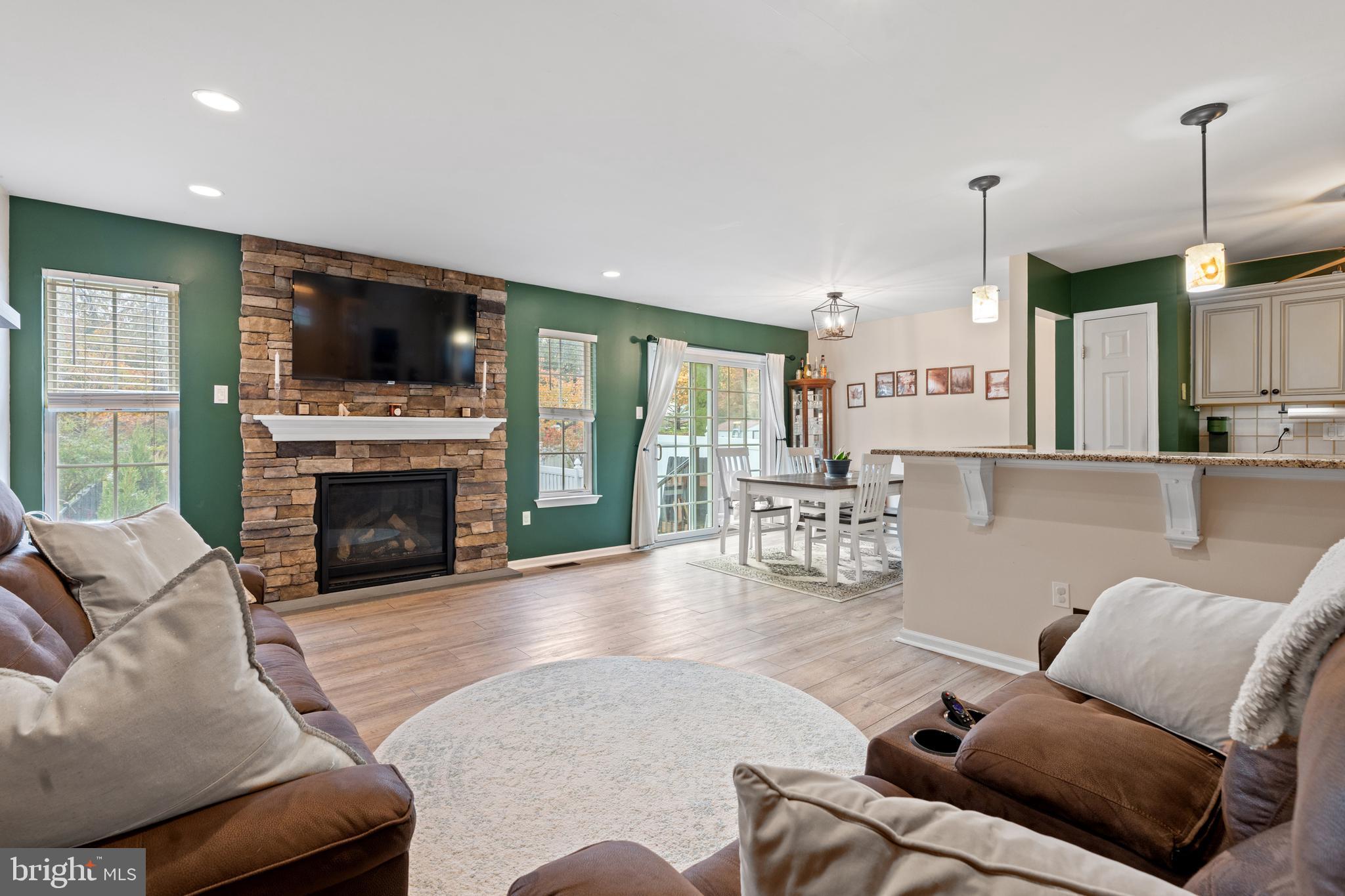 FORREST VIEW - Residential