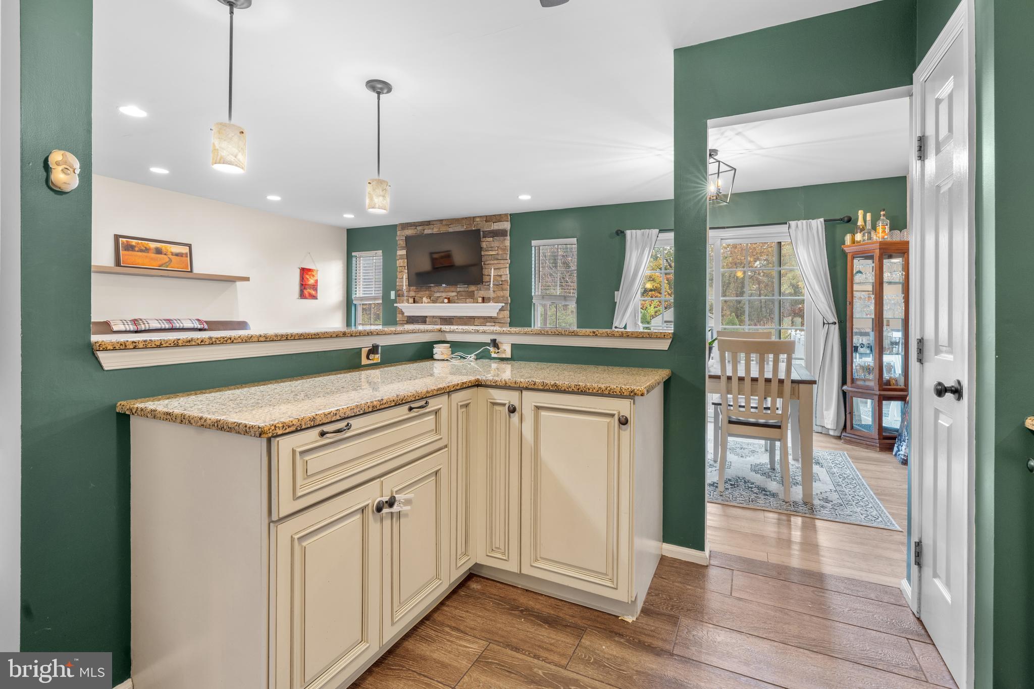 FORREST VIEW - Residential