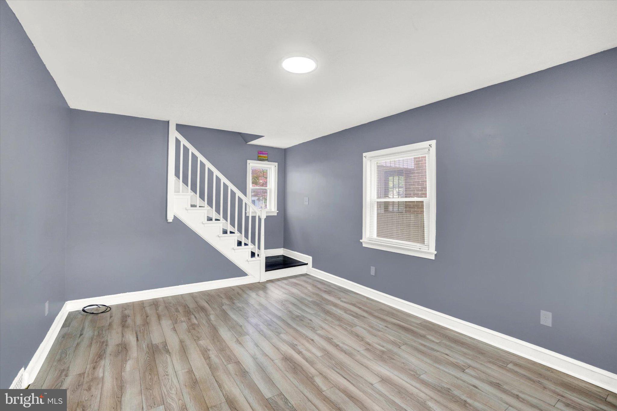 1123 E POPLAR STREET