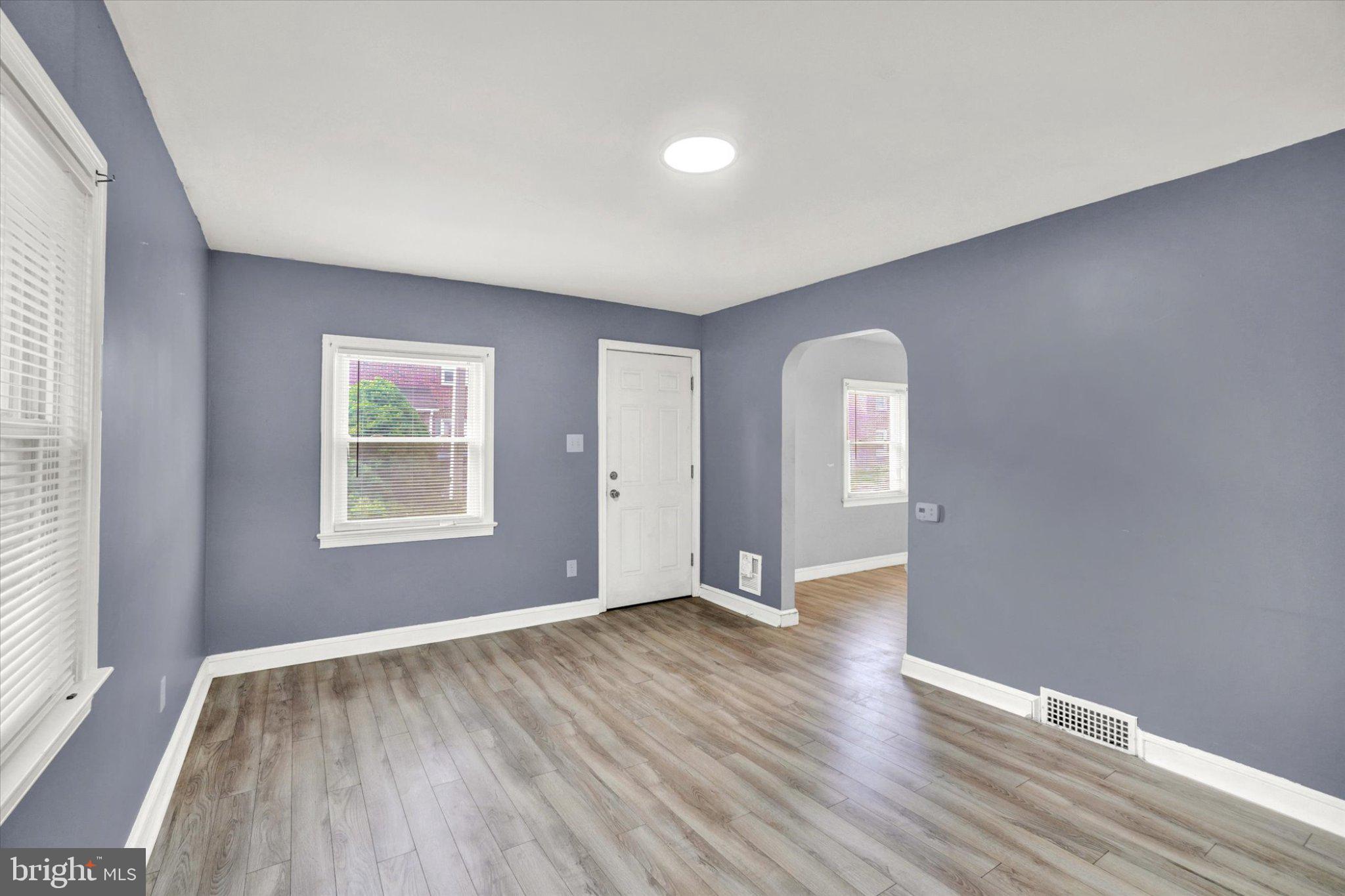 1123 E POPLAR STREET