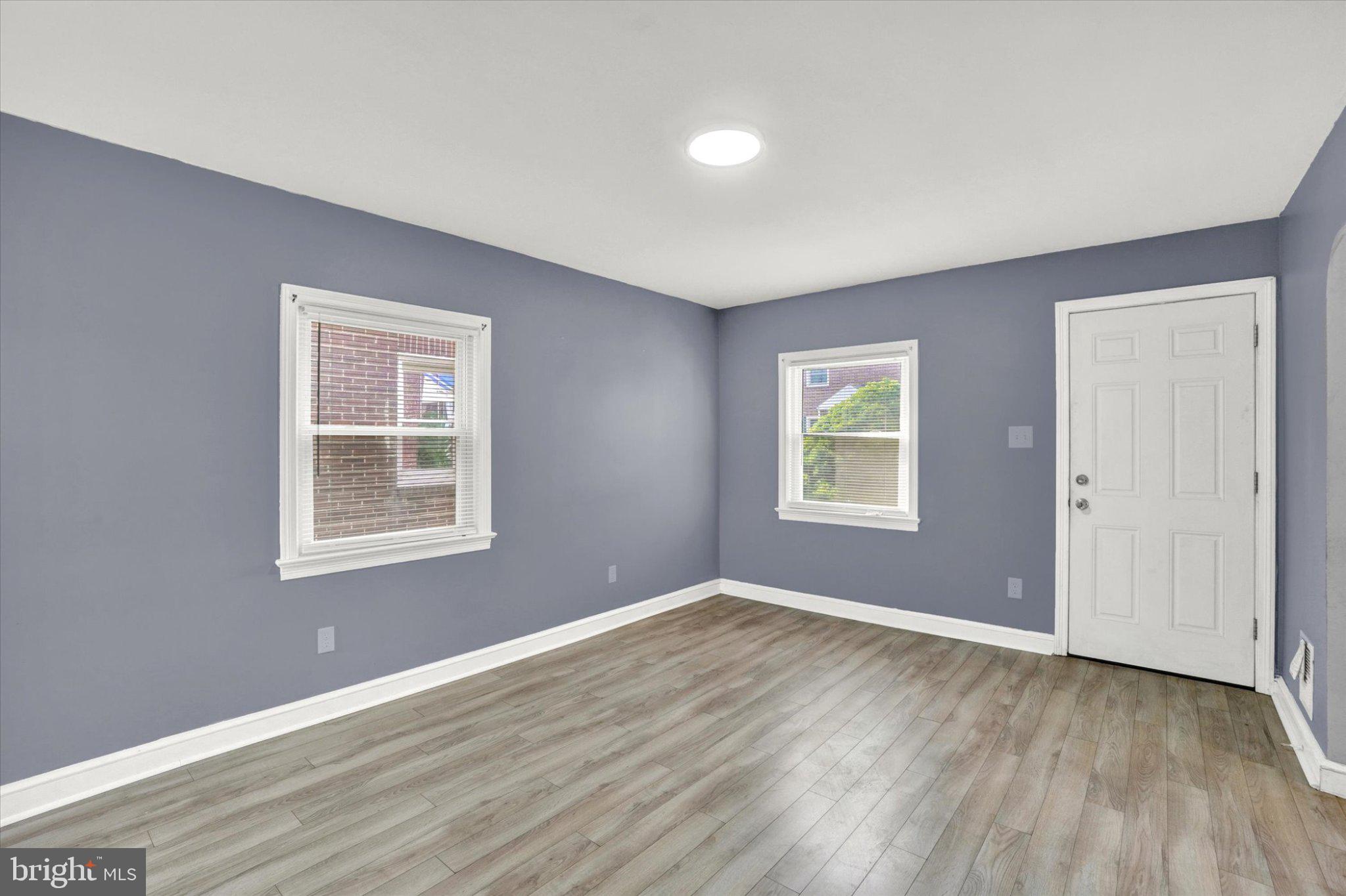 1123 E POPLAR STREET