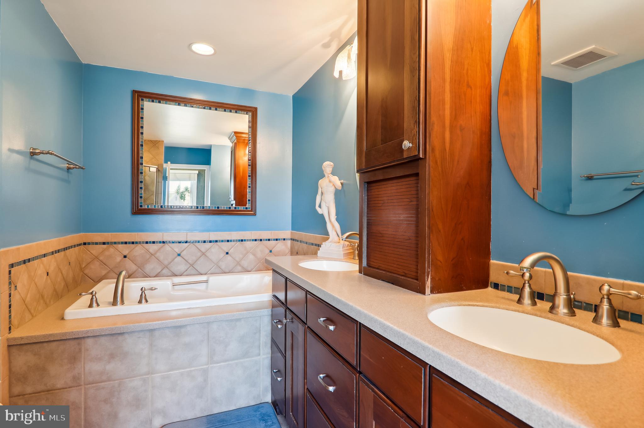 MIDDLEBRIDGE - Residential