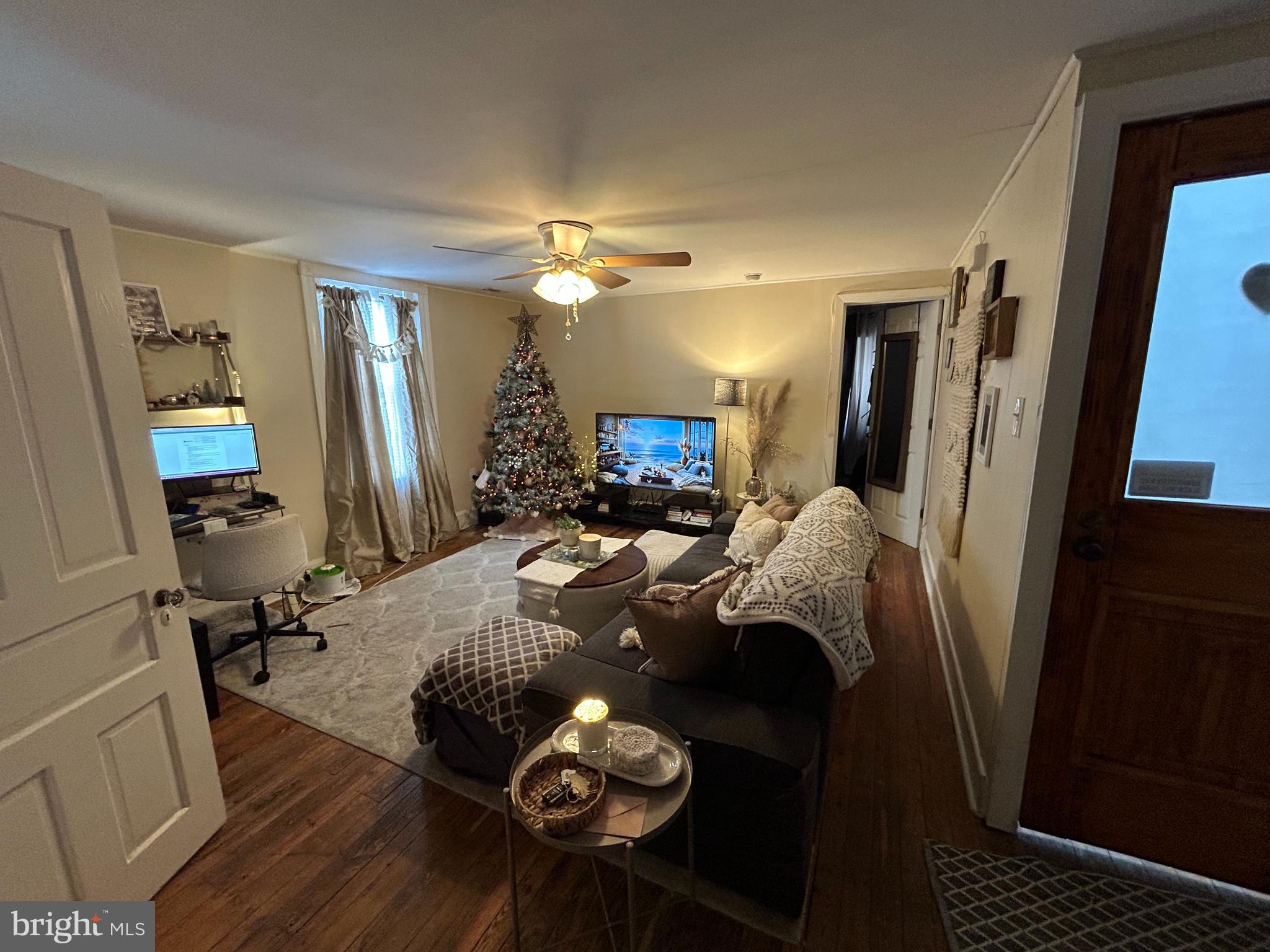 EAST FALLS - Residential Income