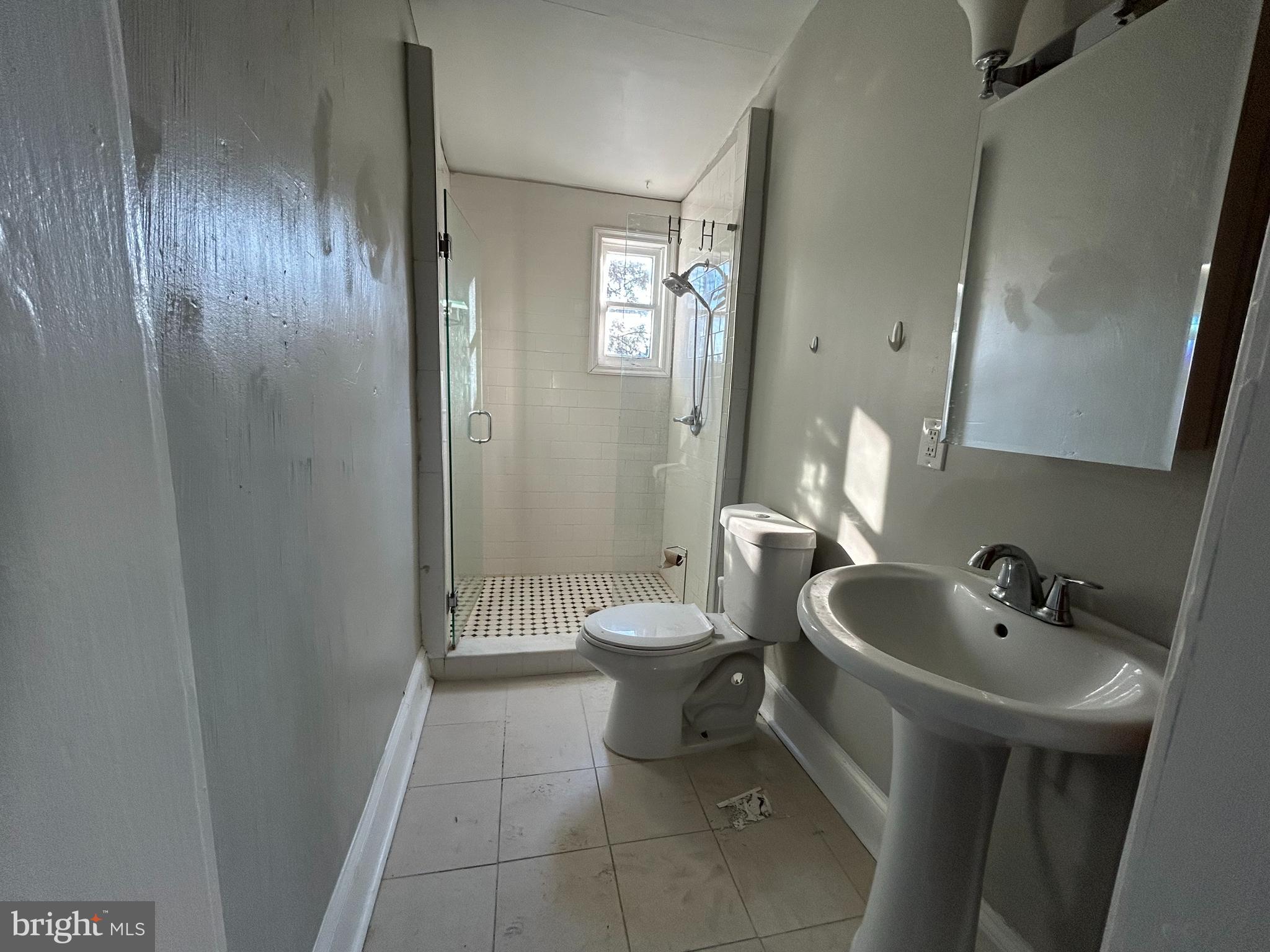 EAST FALLS - Residential Income