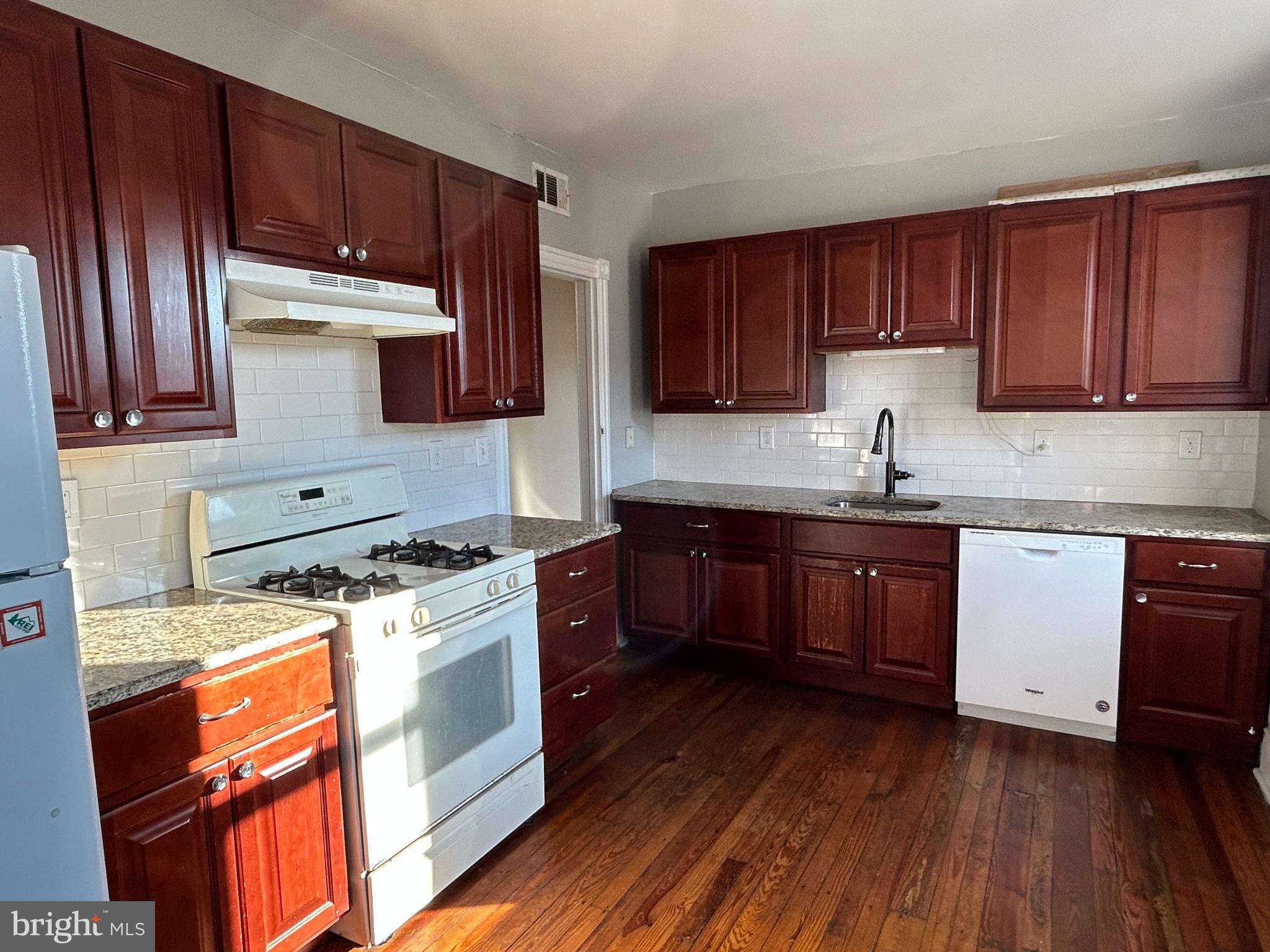 EAST FALLS - Residential Income