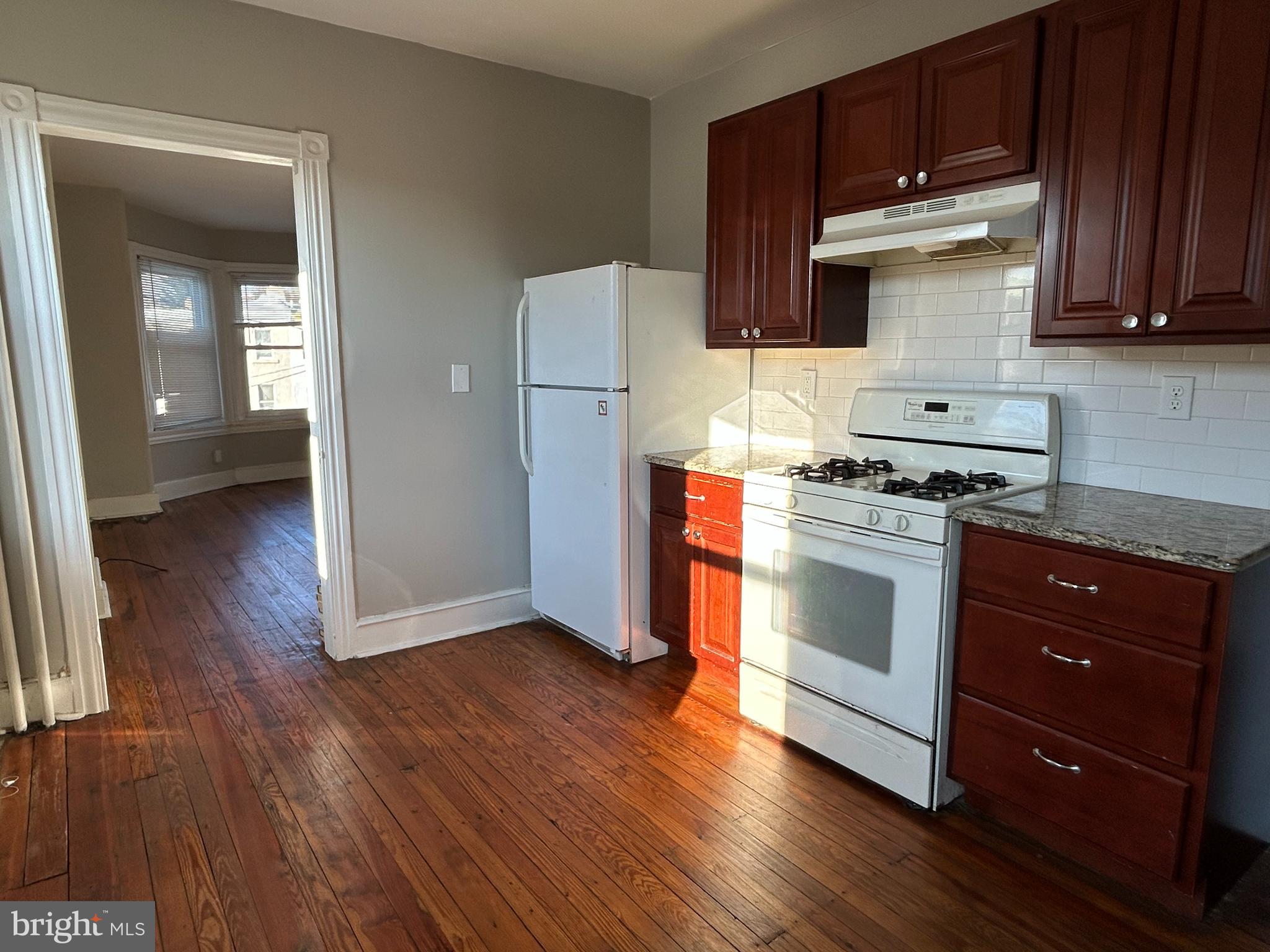 EAST FALLS - Residential Income