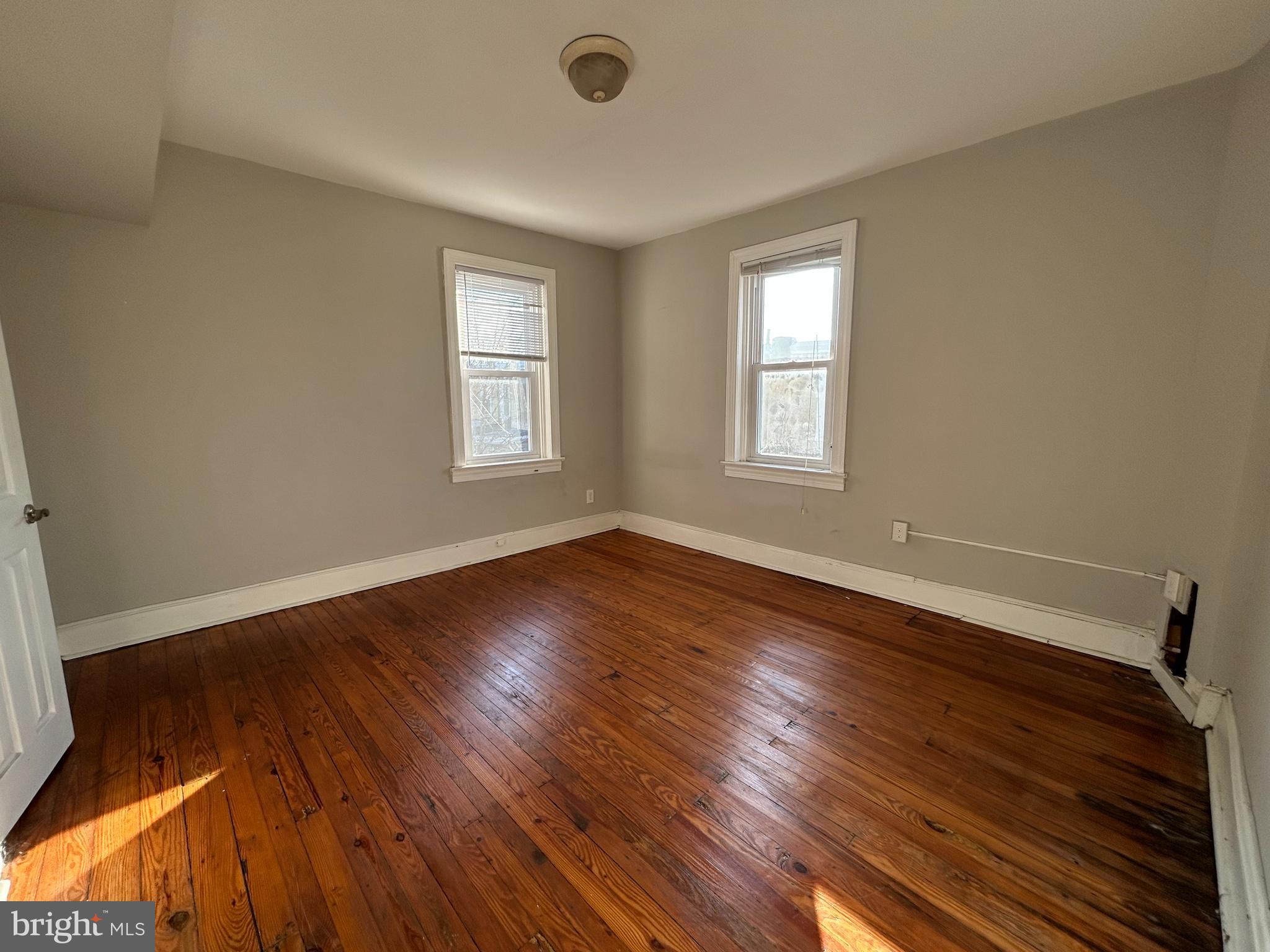 EAST FALLS - Residential Income