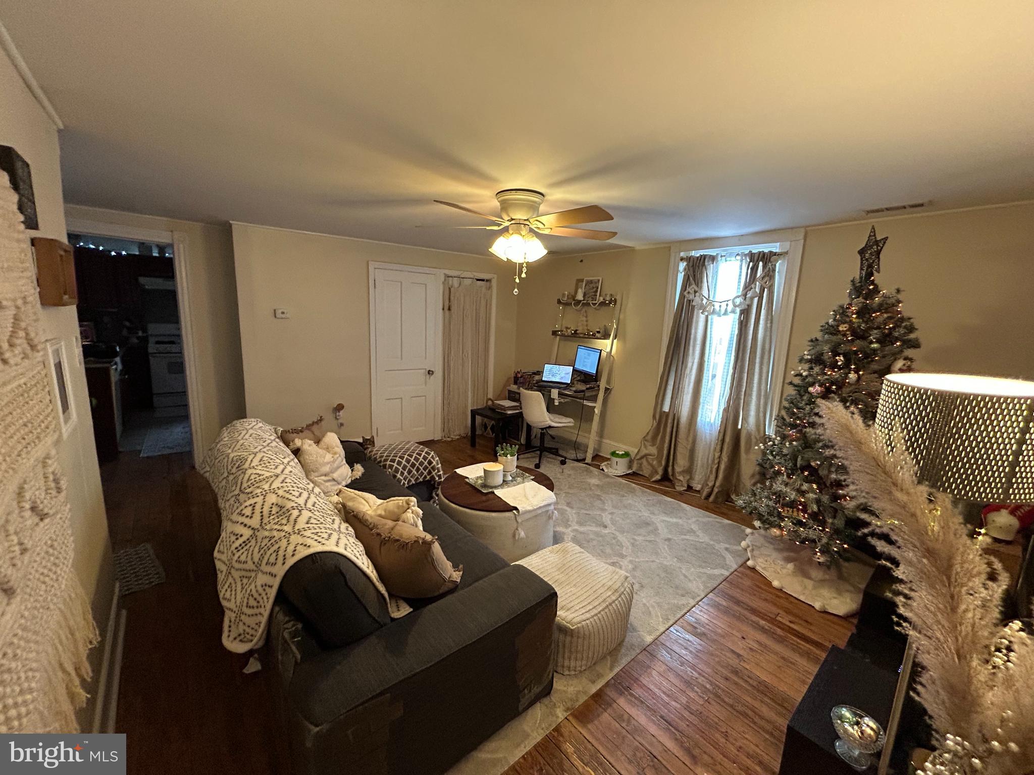 EAST FALLS - Residential Income