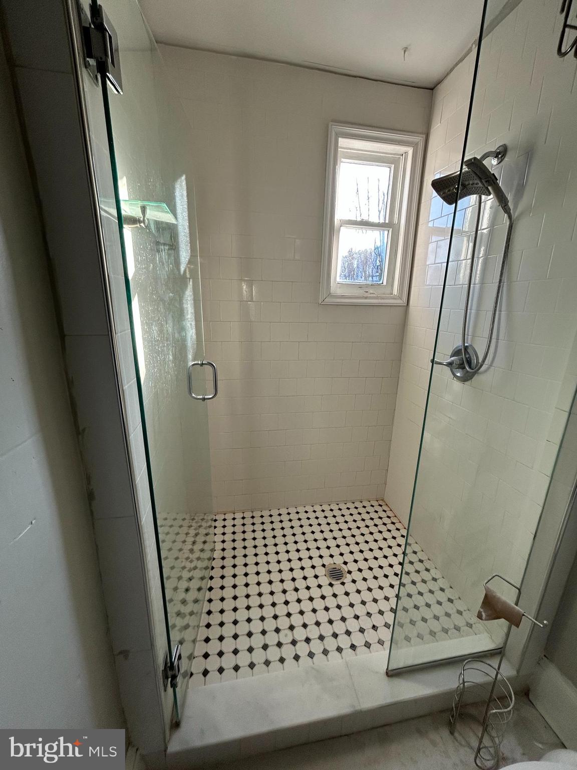 EAST FALLS - Residential Income