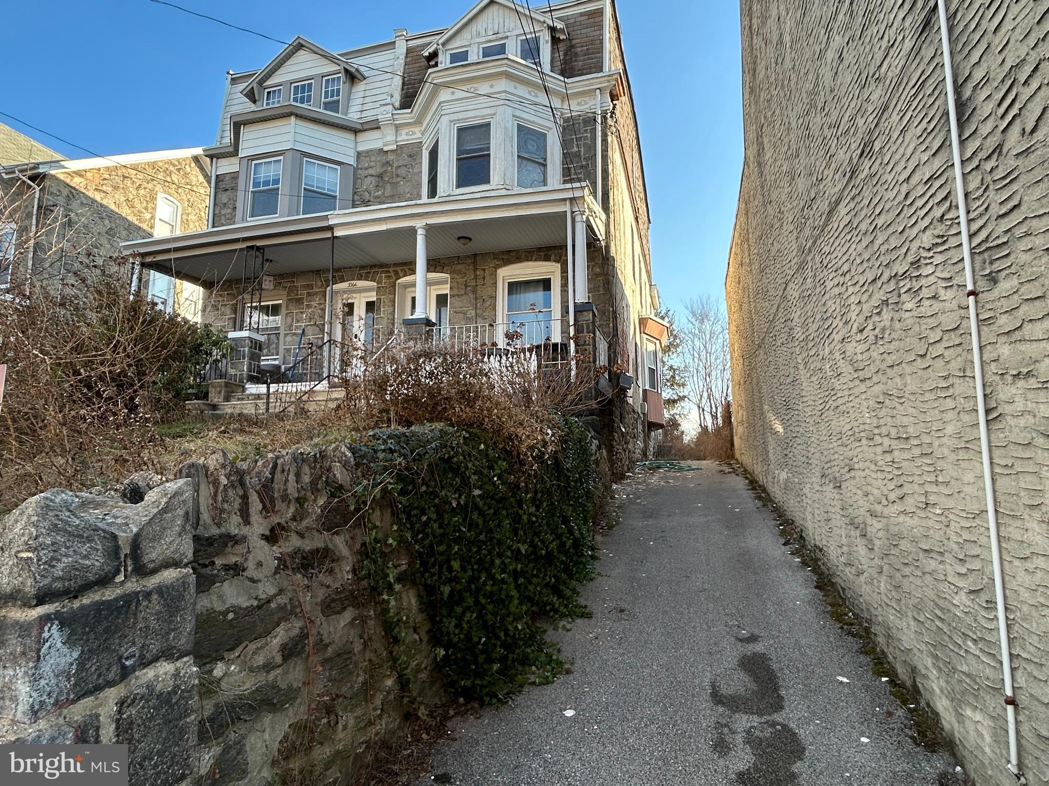 EAST FALLS - Residential Income
