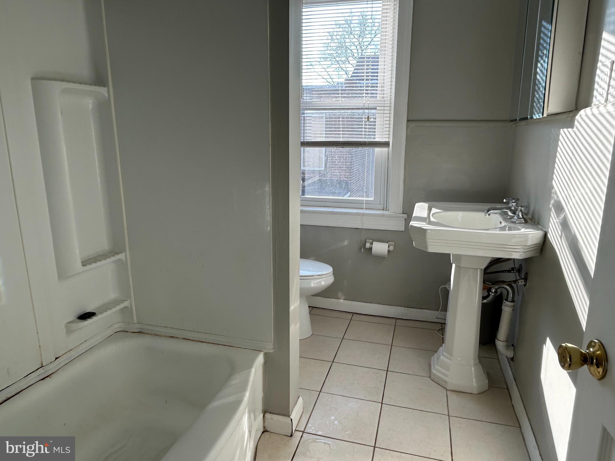 EAST FALLS - Residential Income