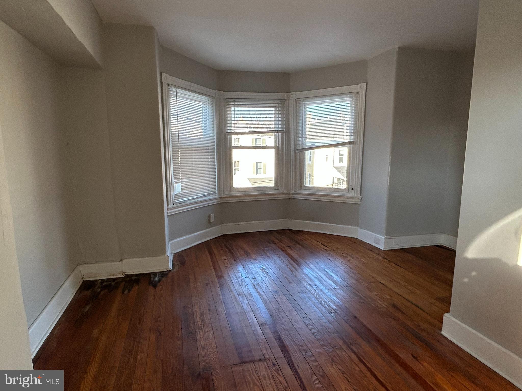 EAST FALLS - Residential Income