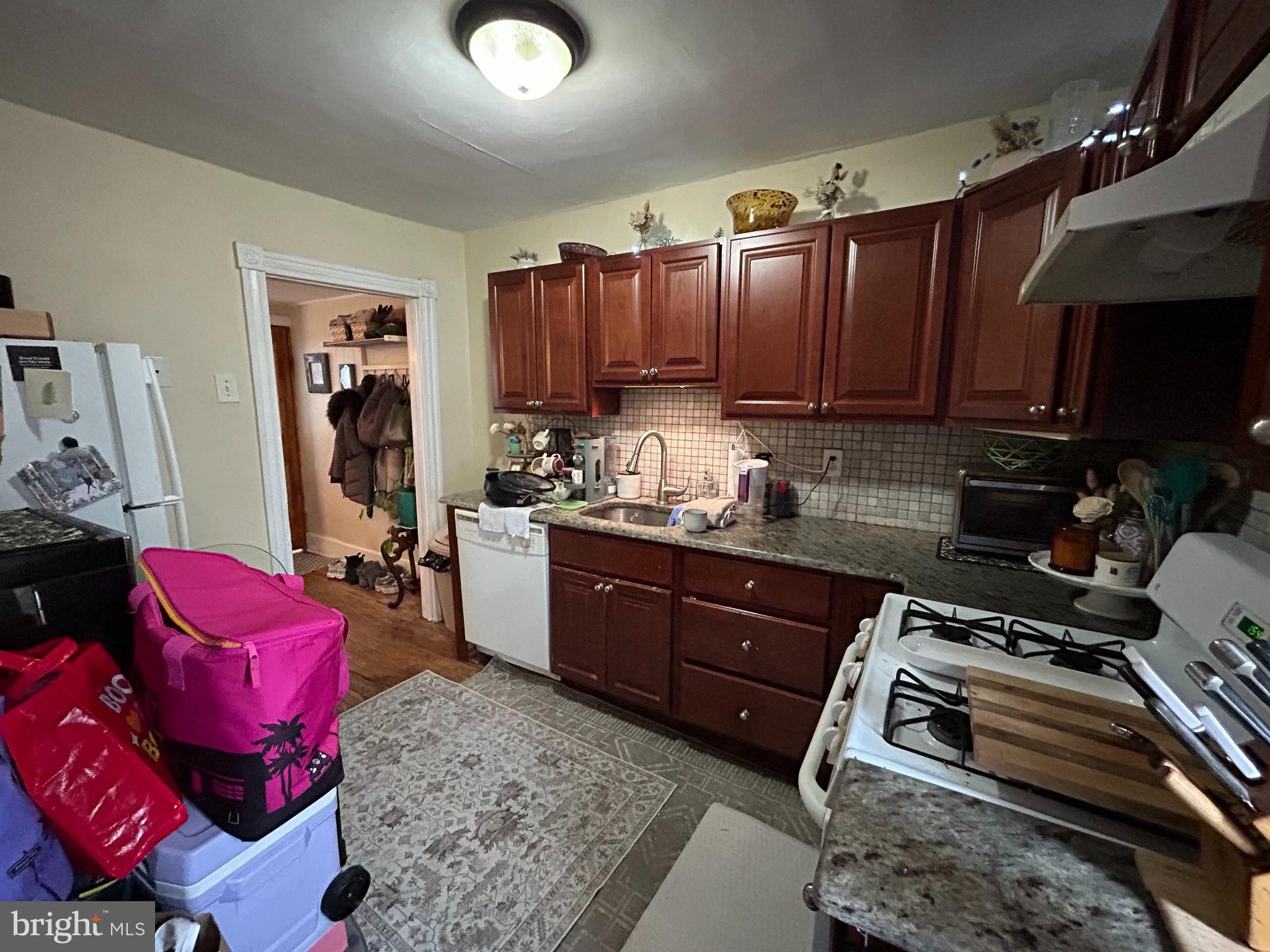 EAST FALLS - Residential Income