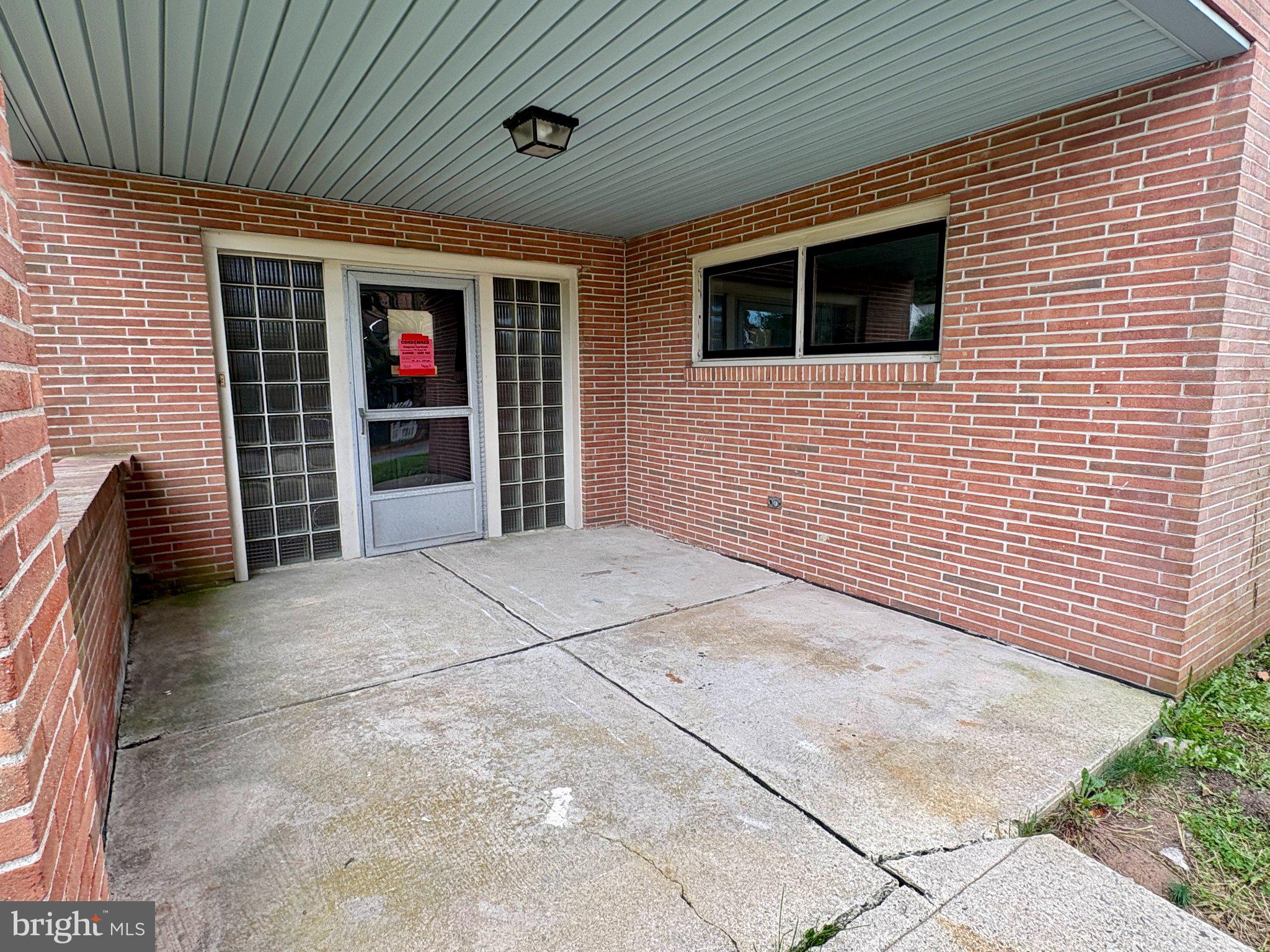1931 W HOWARD AVENUE