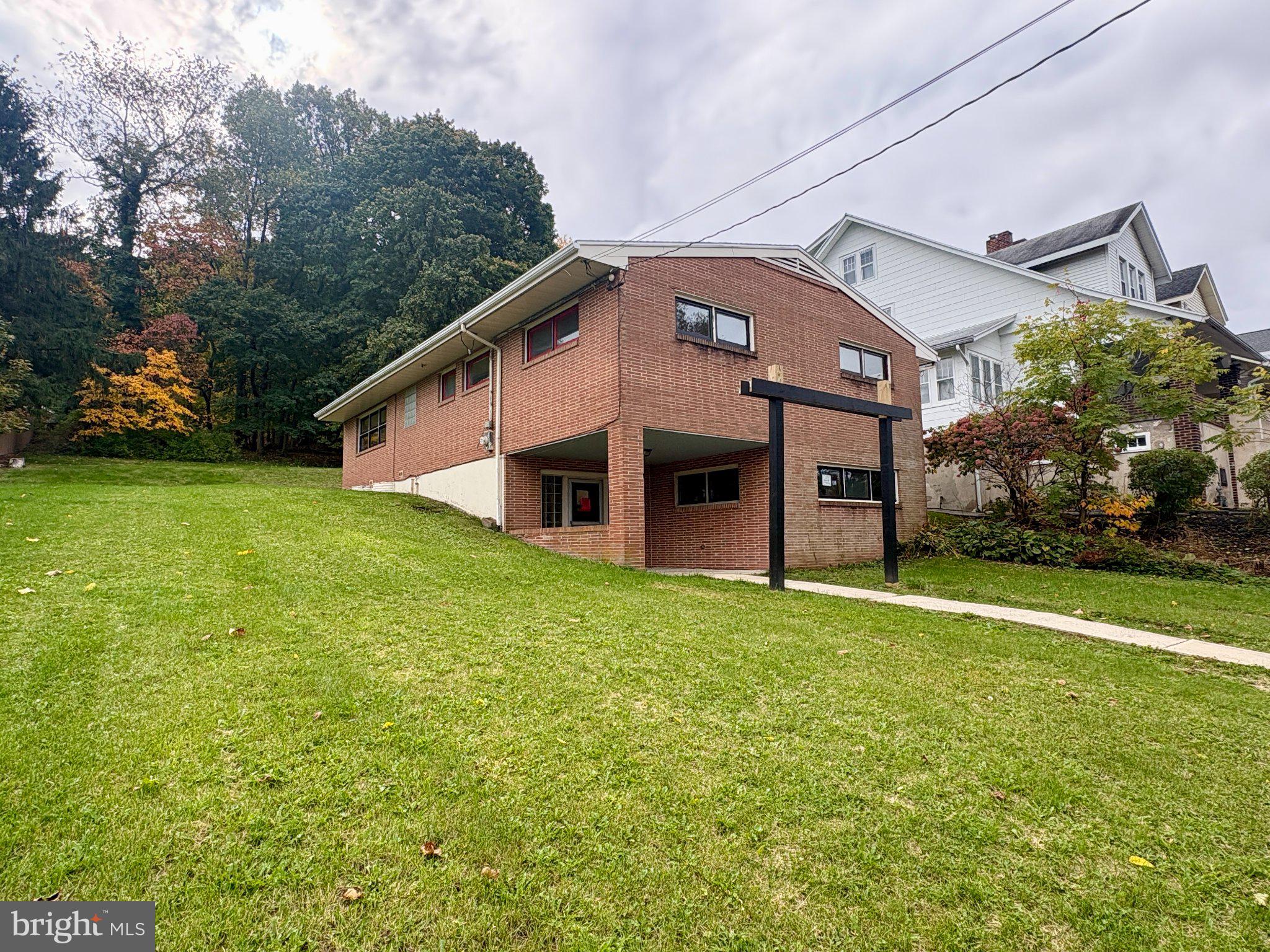 1931 W HOWARD AVENUE