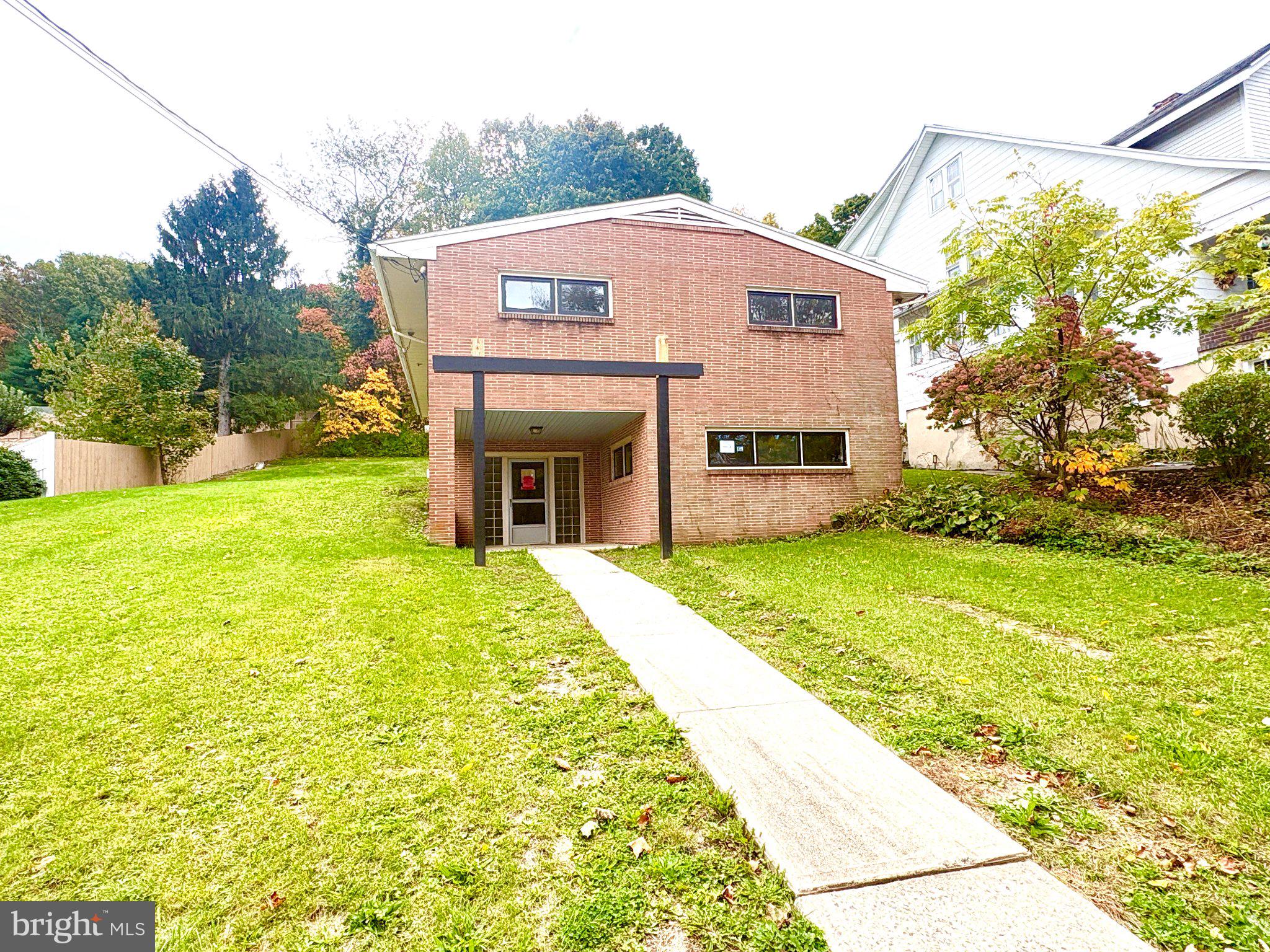 1931 W HOWARD AVENUE