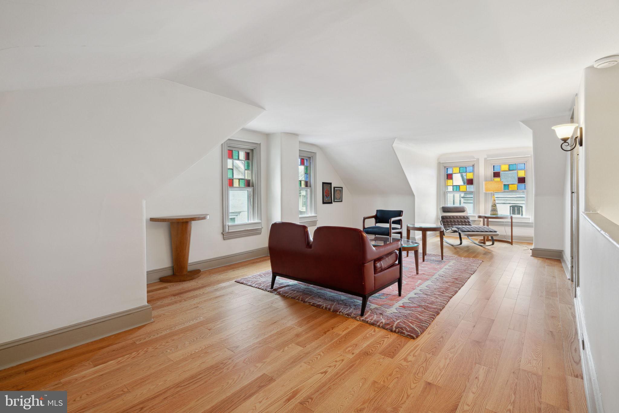 ROXBOROUGH - Residential
