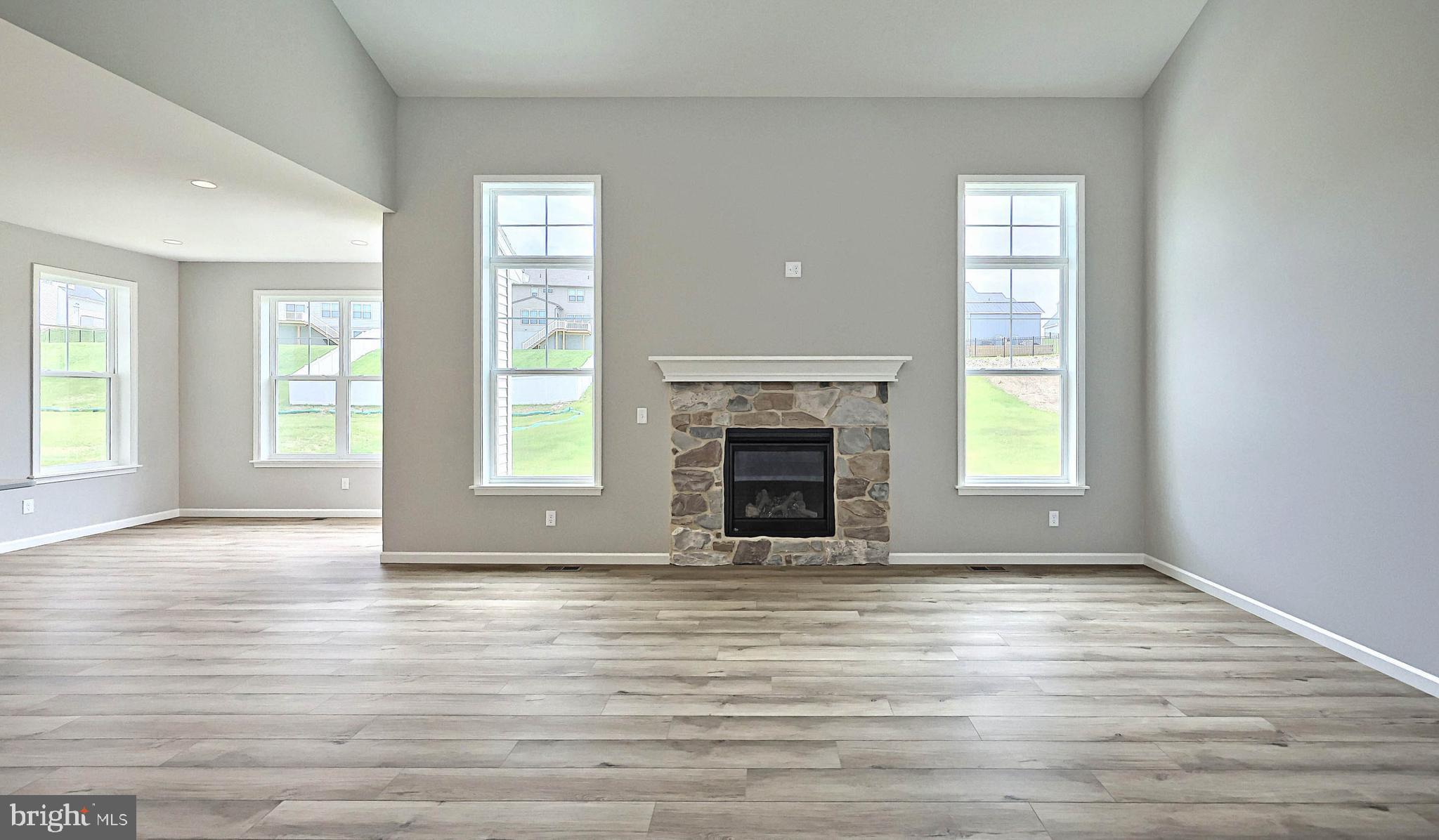 MOUNTAIN VIEW ESTATES - Residential