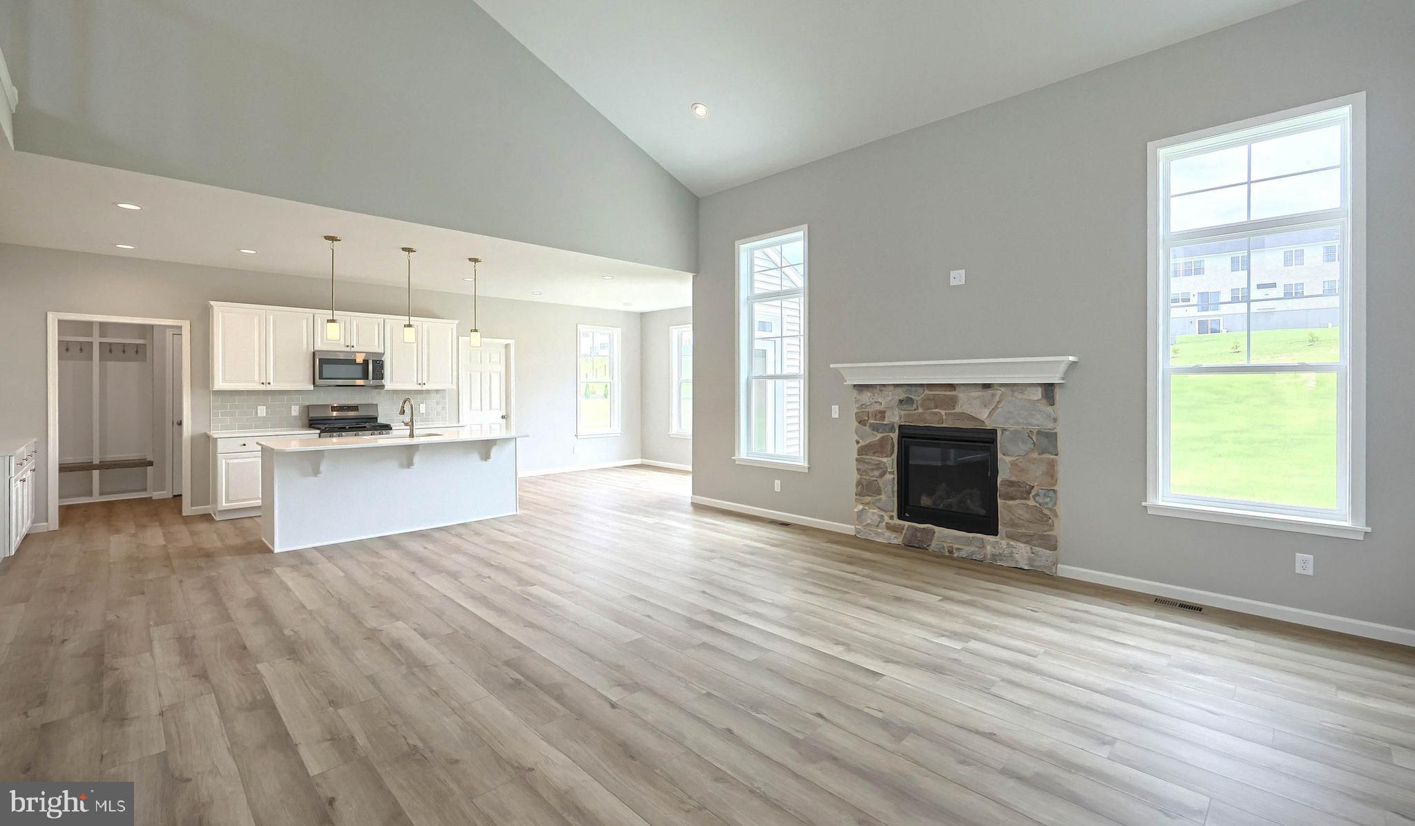 MOUNTAIN VIEW ESTATES - Residential