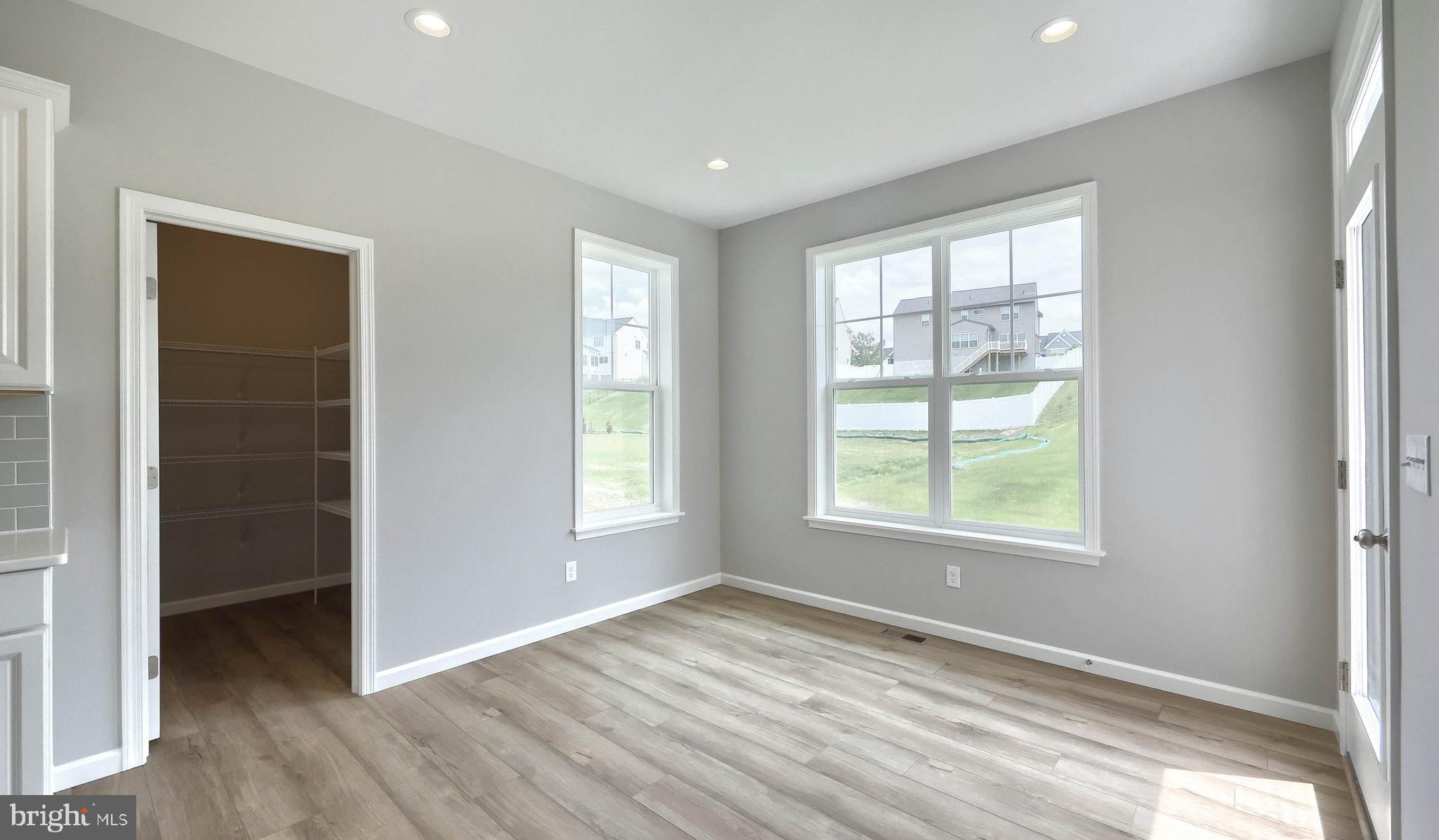 MOUNTAIN VIEW ESTATES - Residential