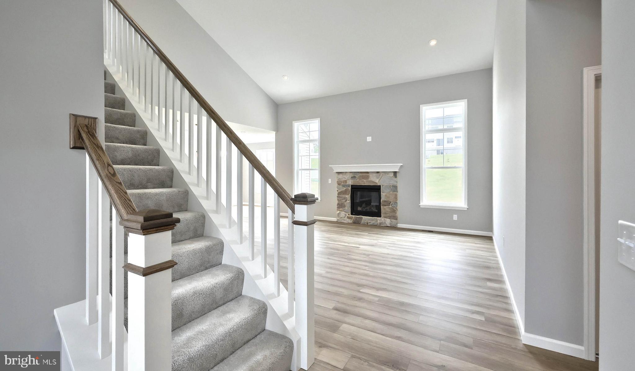 MOUNTAIN VIEW ESTATES - Residential