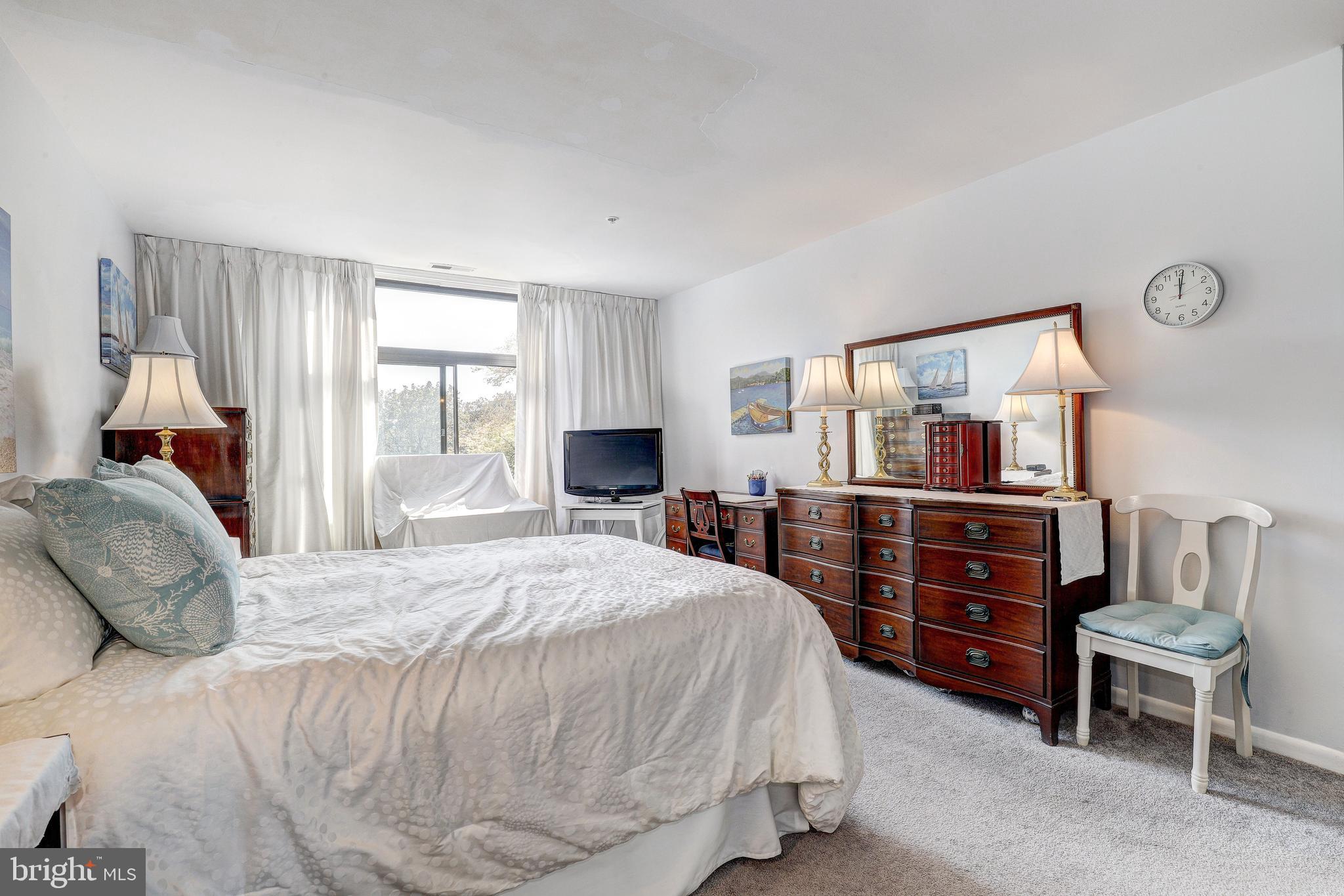 DULANEY TOWERS - Residential