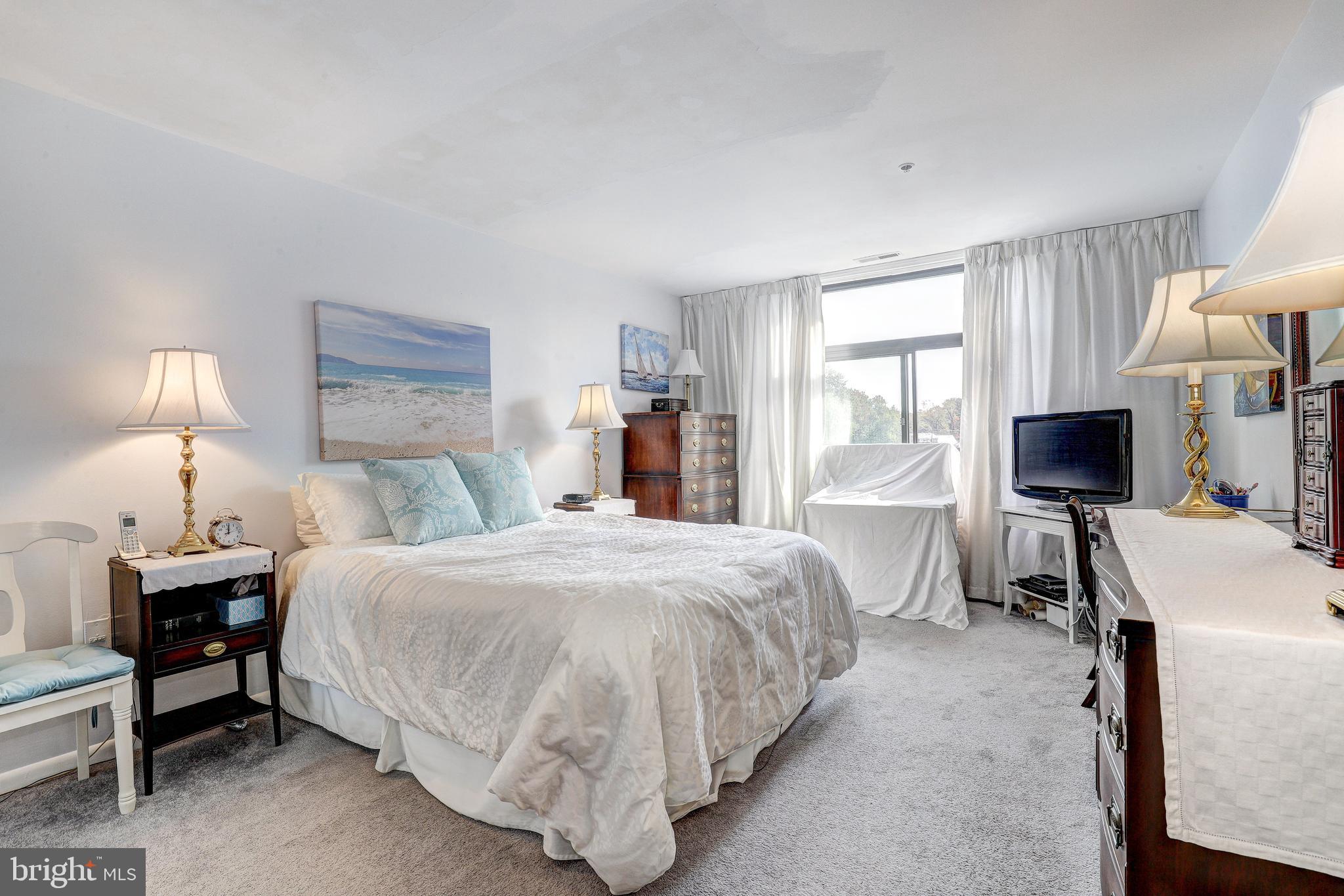 DULANEY TOWERS - Residential