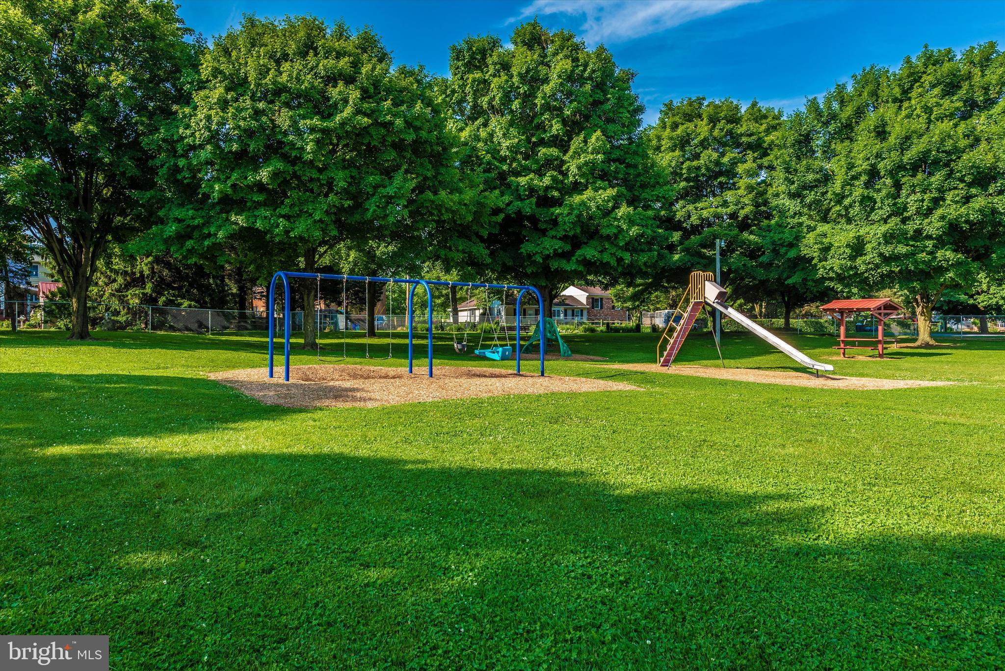 CREEKSIDE PARK - Residential
