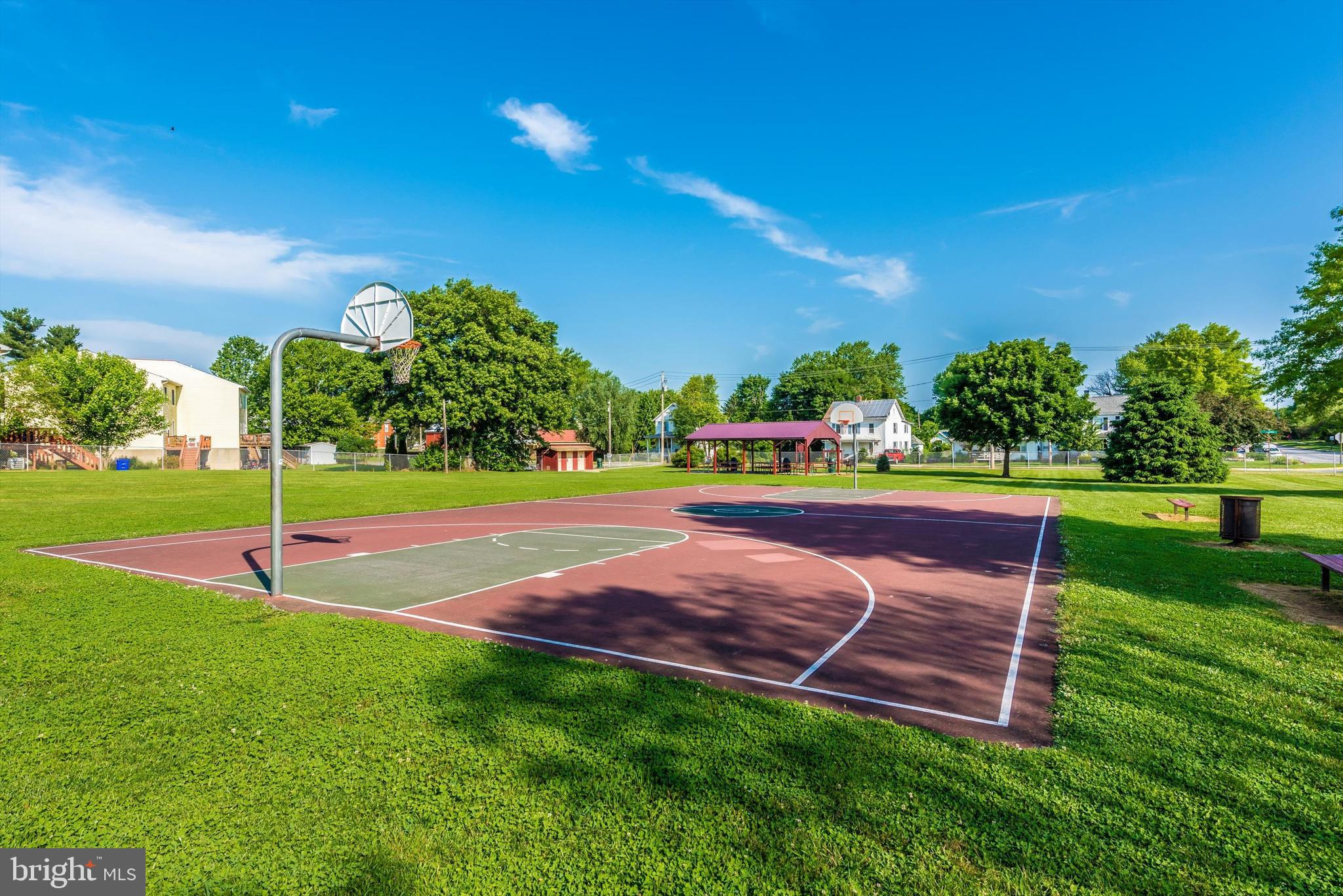 CREEKSIDE PARK - Residential