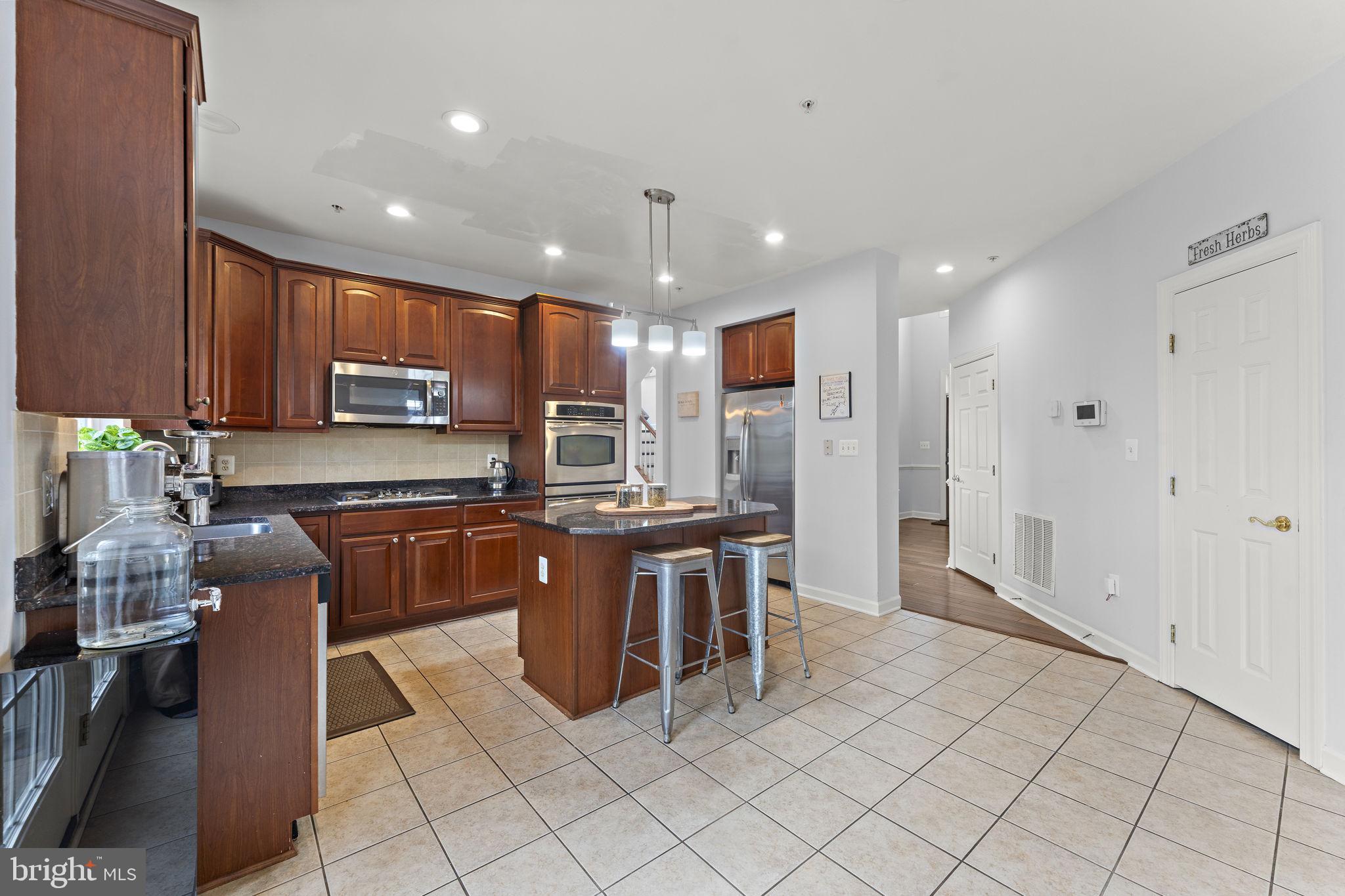 CHARLES HILL - Residential