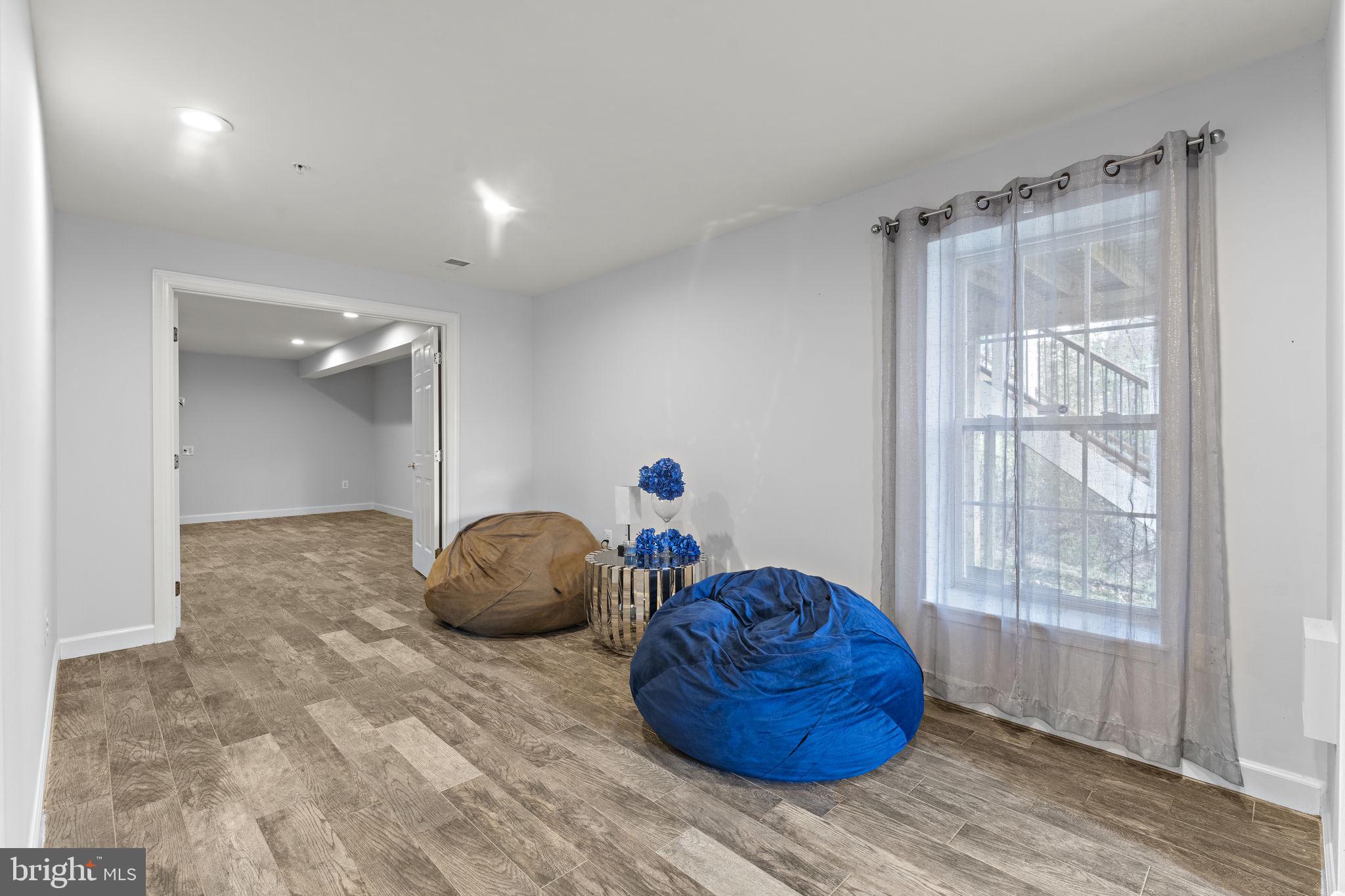 CHARLES HILL - Residential