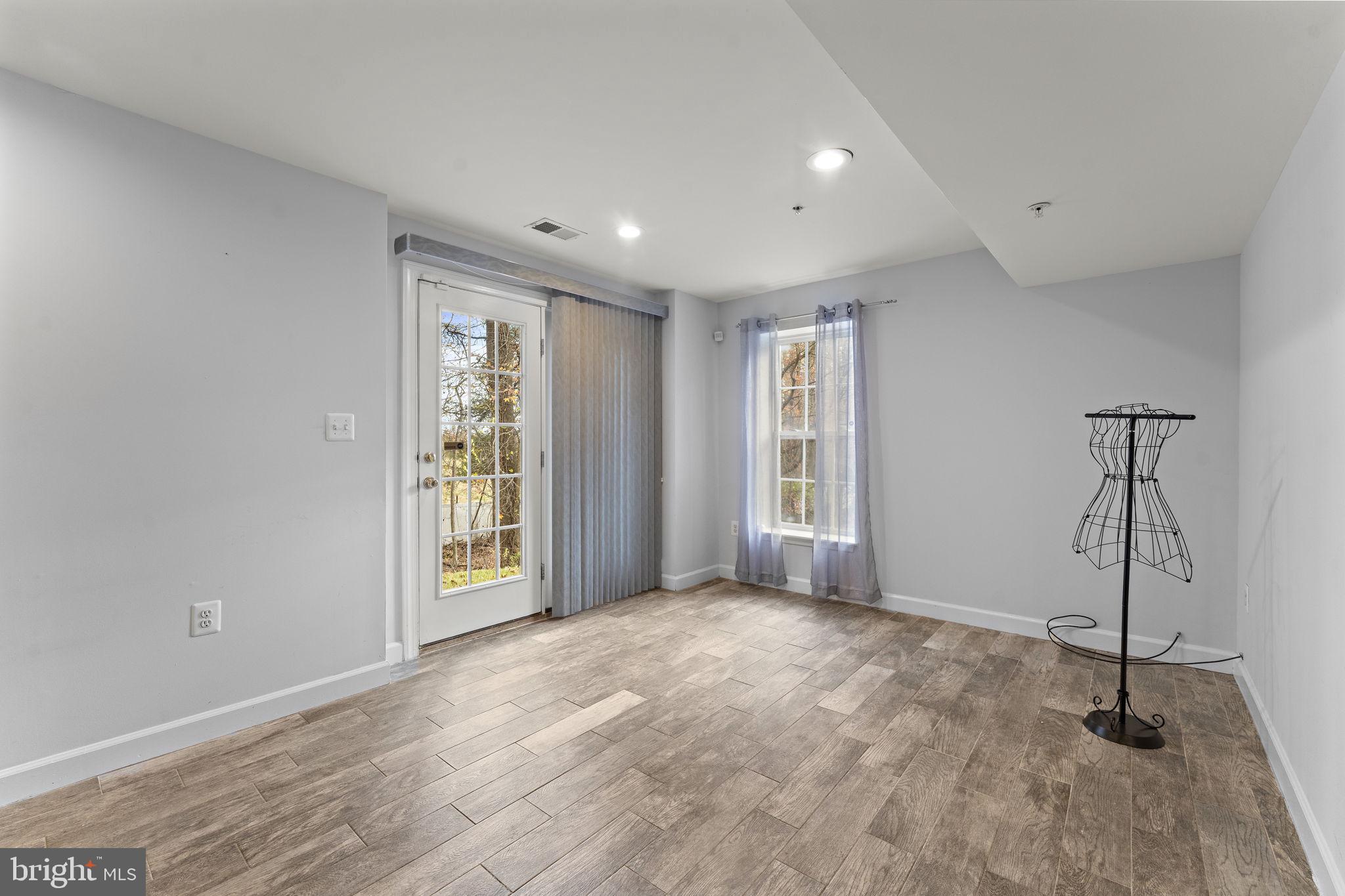 CHARLES HILL - Residential