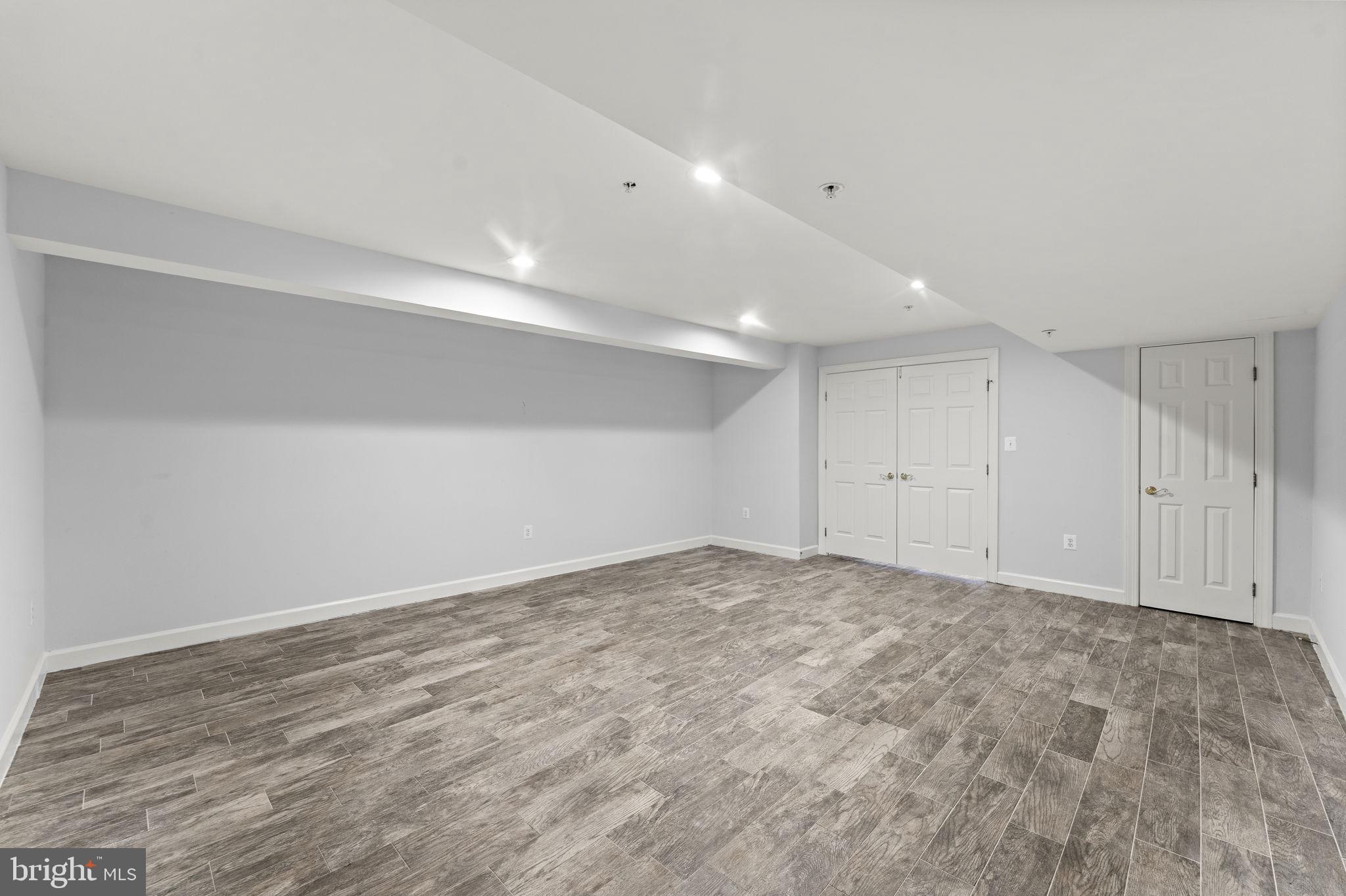 CHARLES HILL - Residential