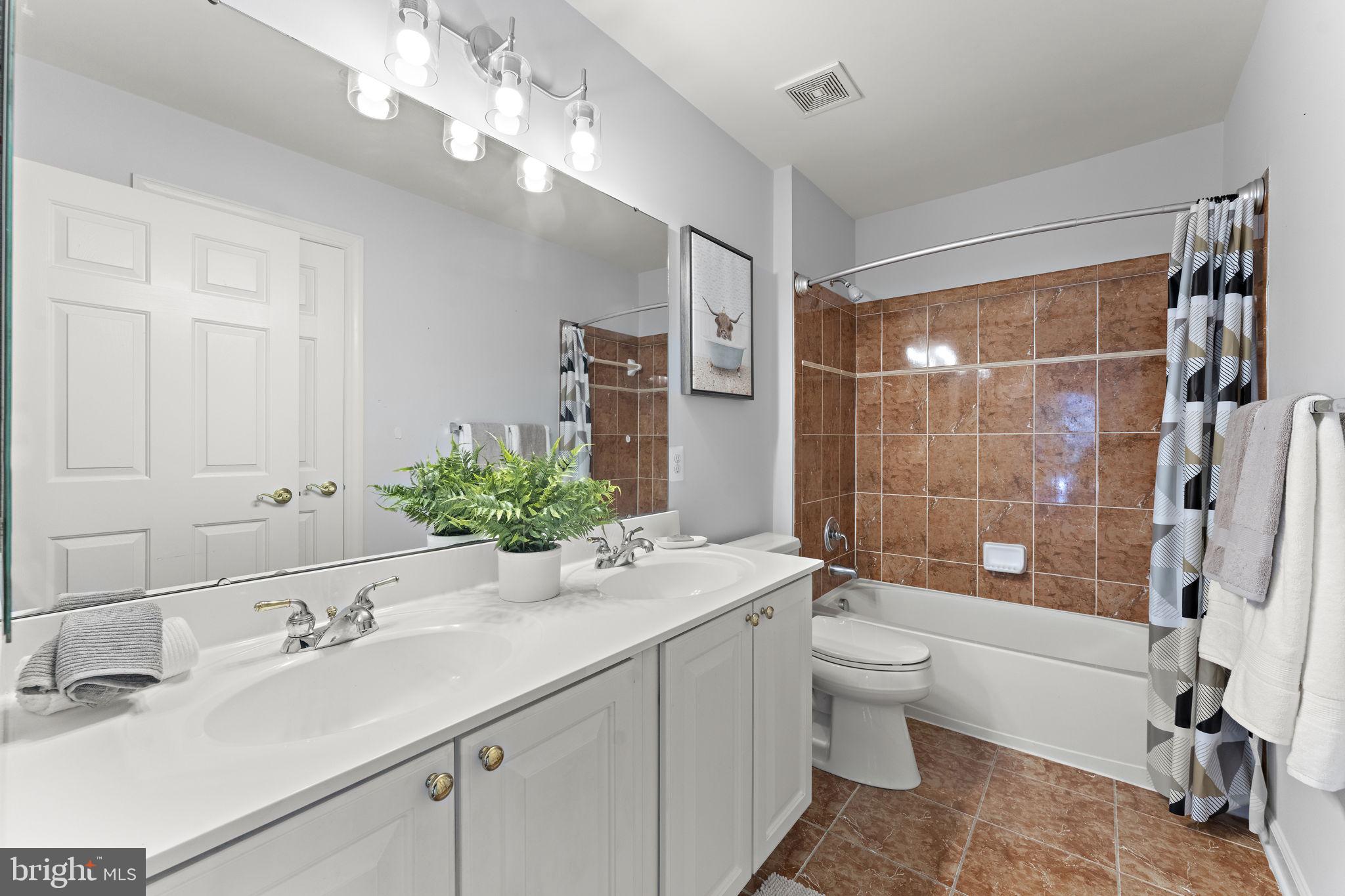 CHARLES HILL - Residential