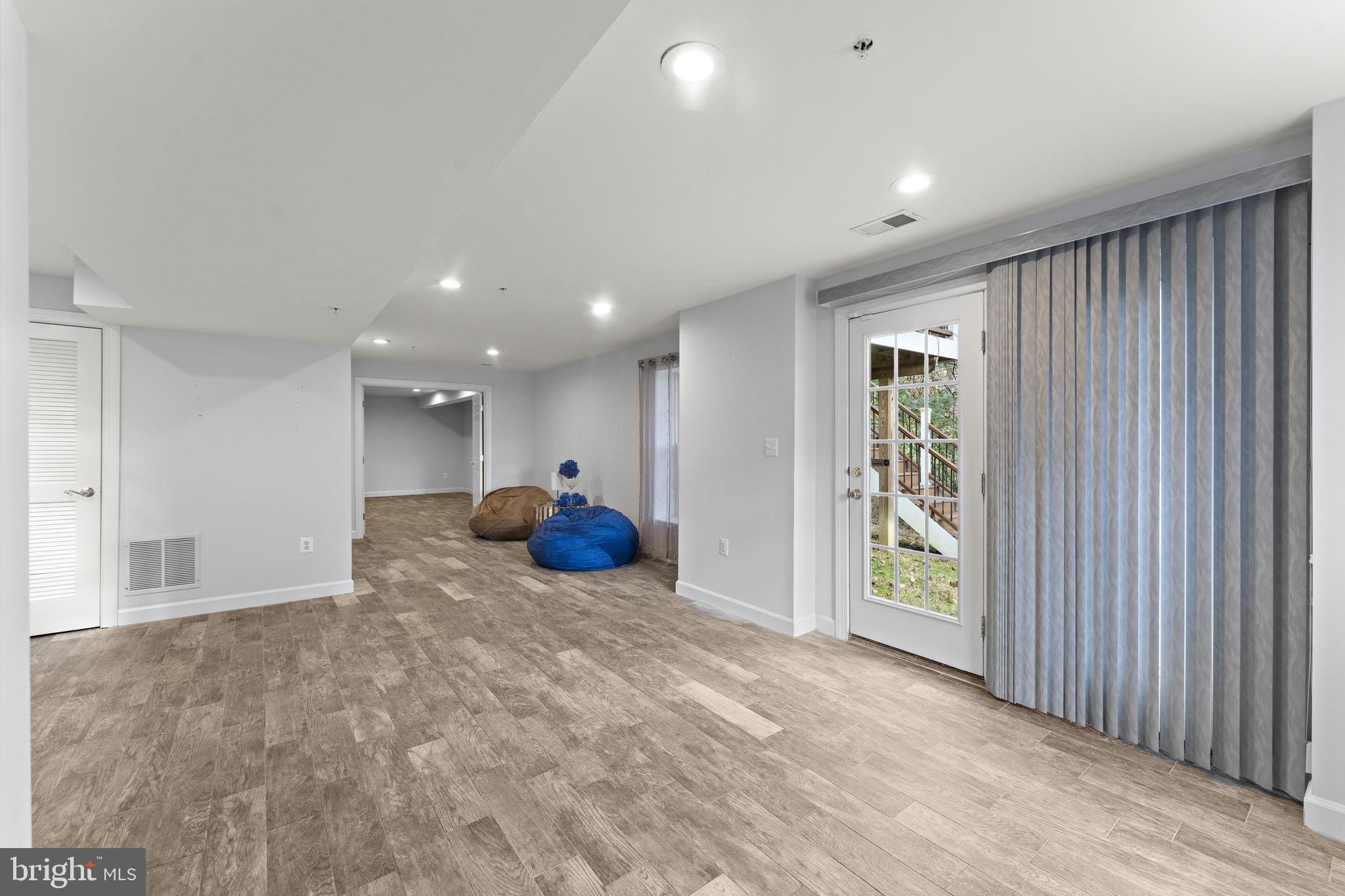 CHARLES HILL - Residential