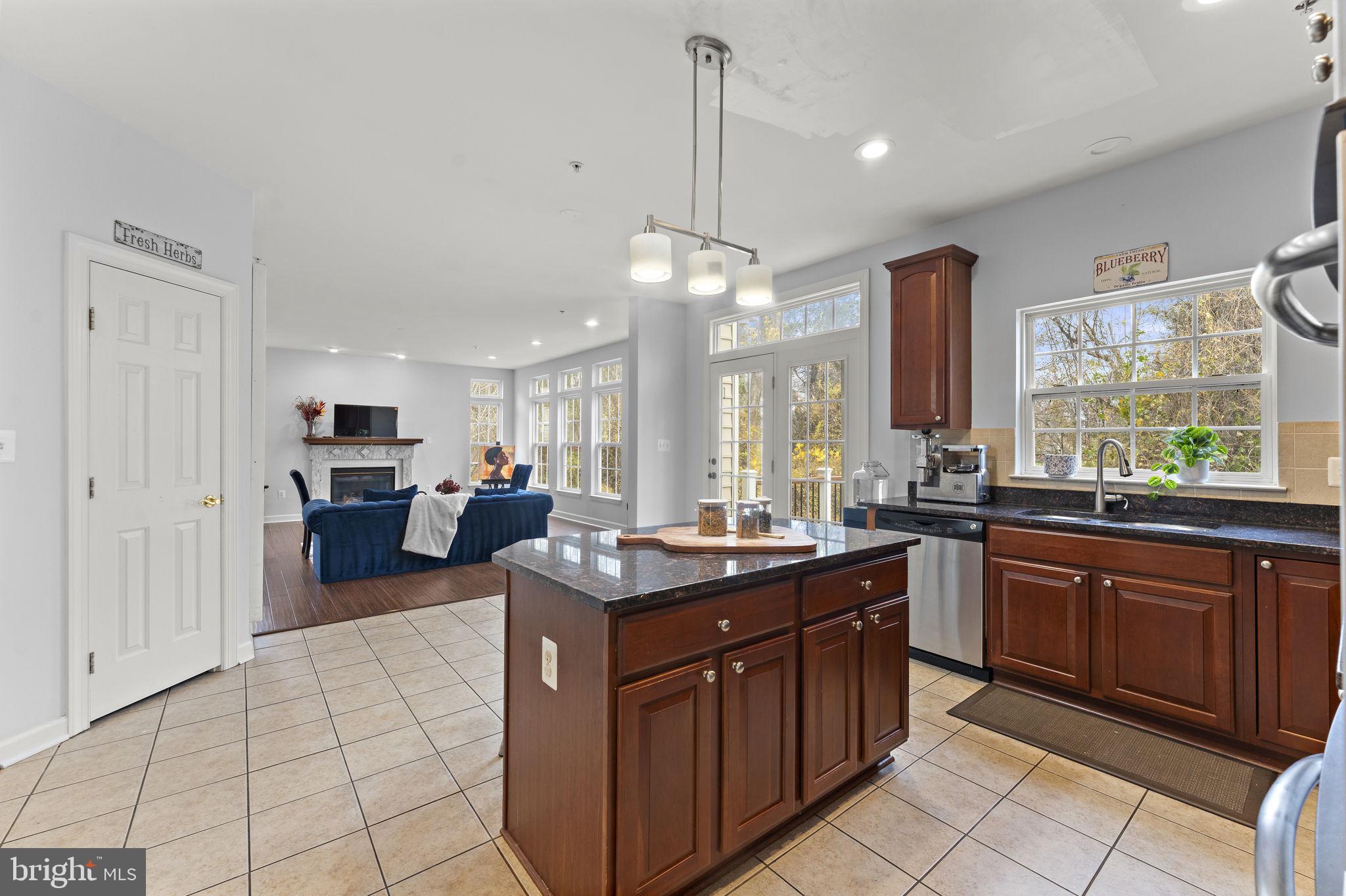 CHARLES HILL - Residential