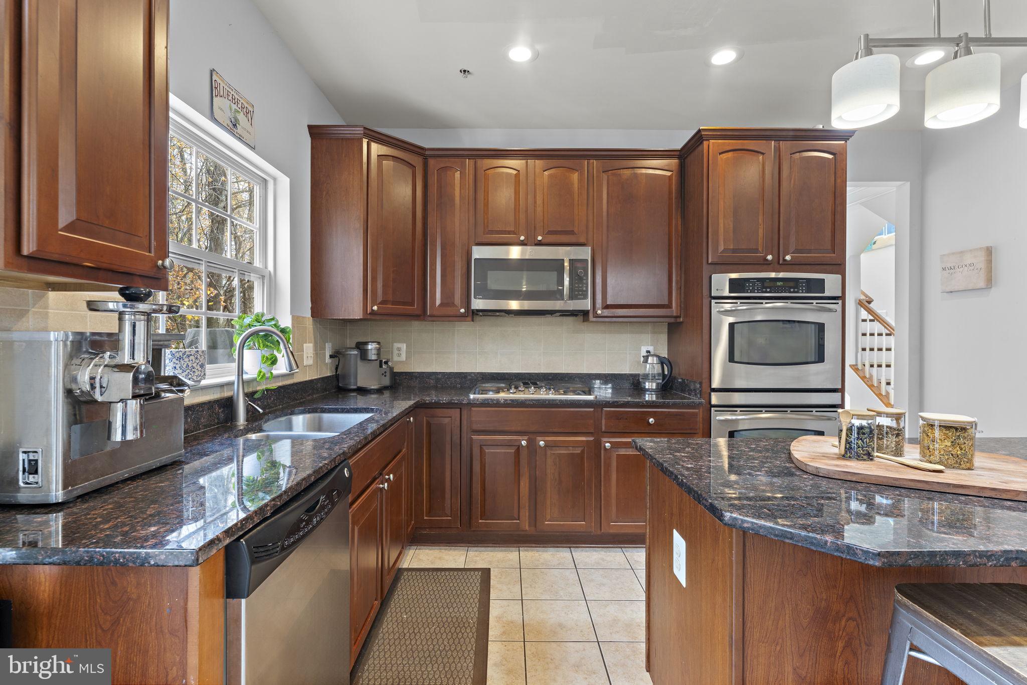 CHARLES HILL - Residential