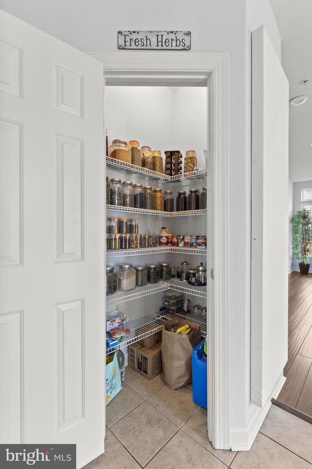 CHARLES HILL - Residential