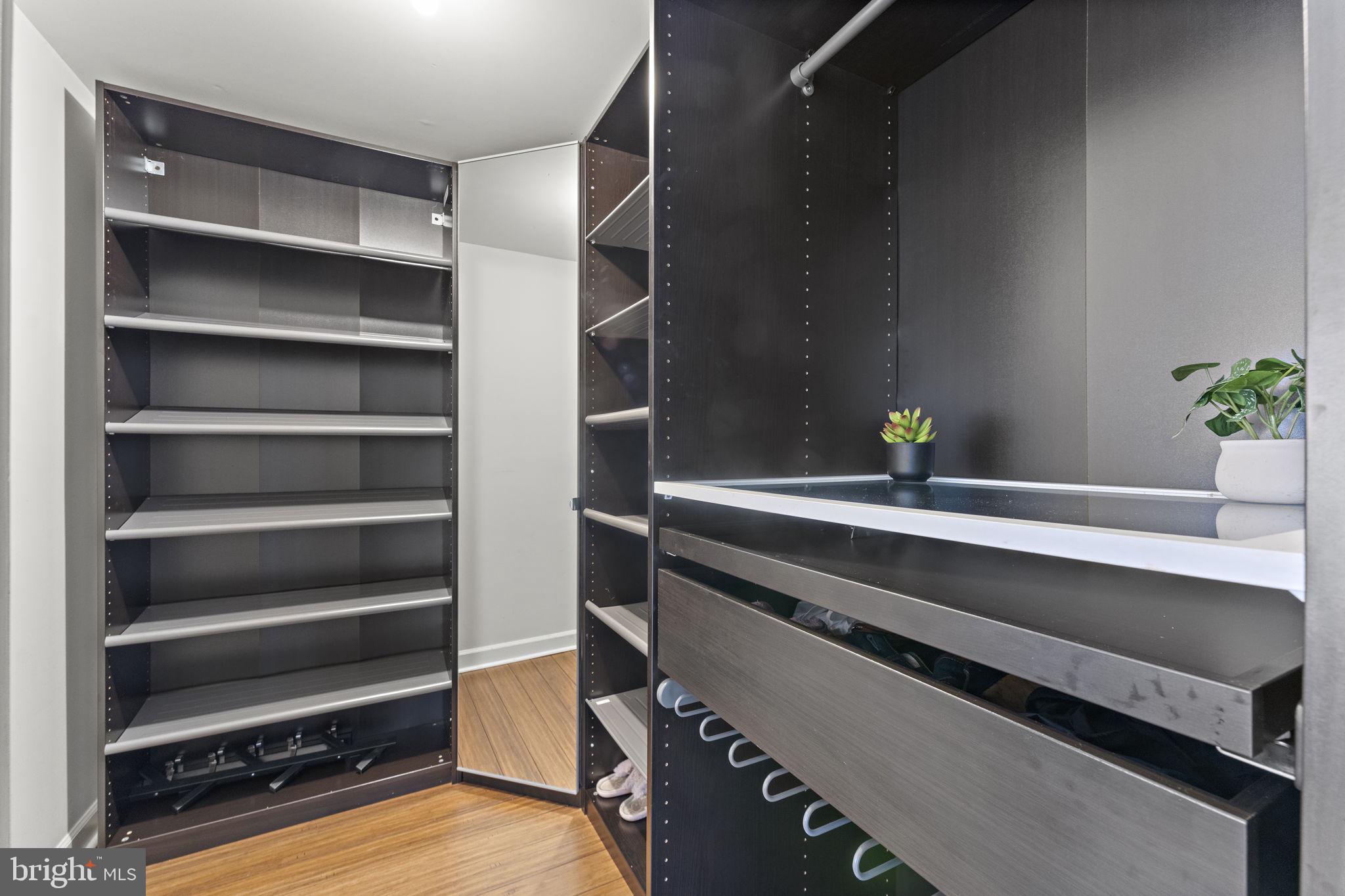 CHARLES HILL - Residential