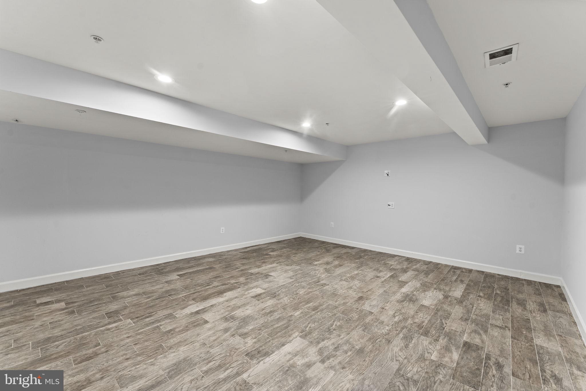 CHARLES HILL - Residential