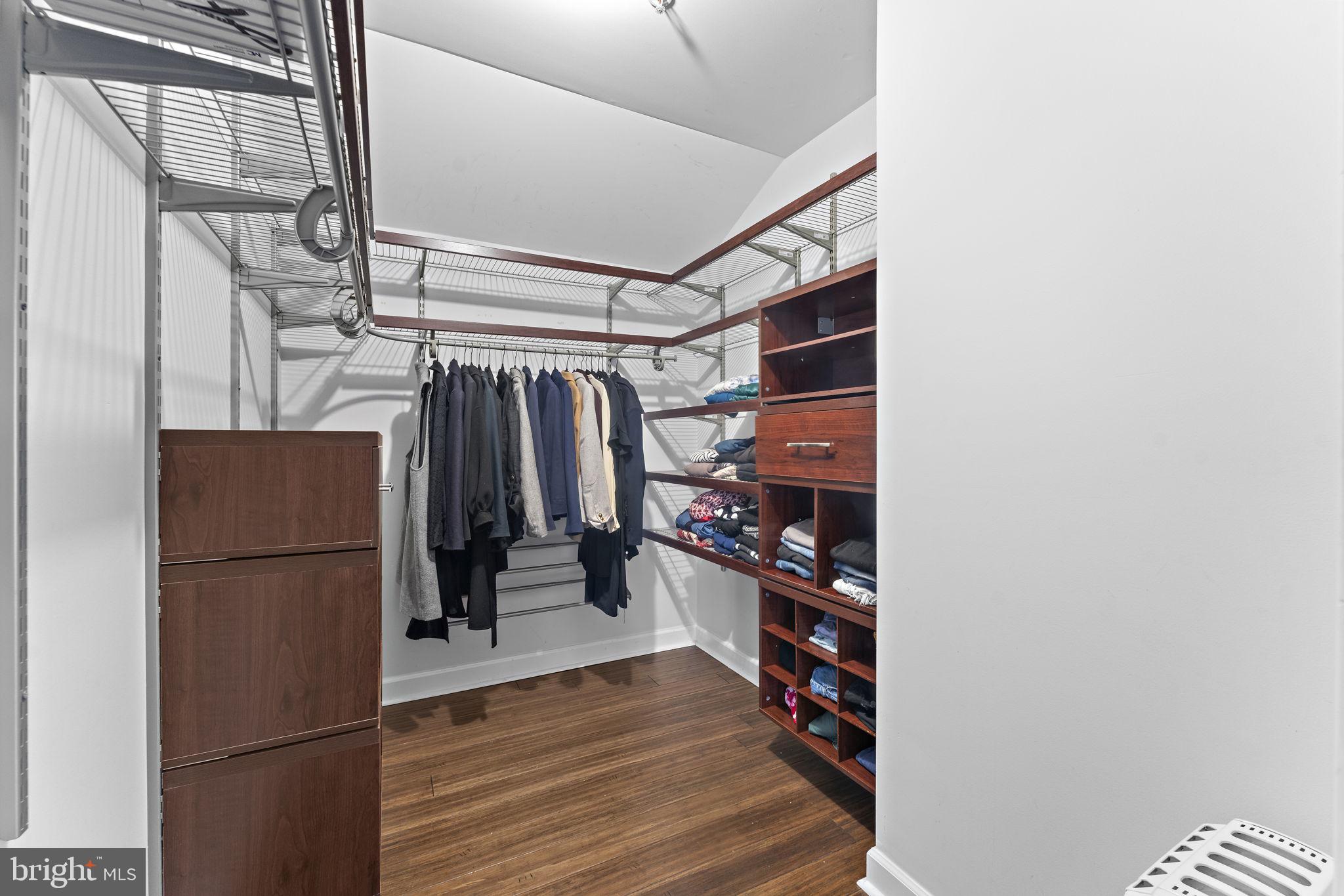 CHARLES HILL - Residential