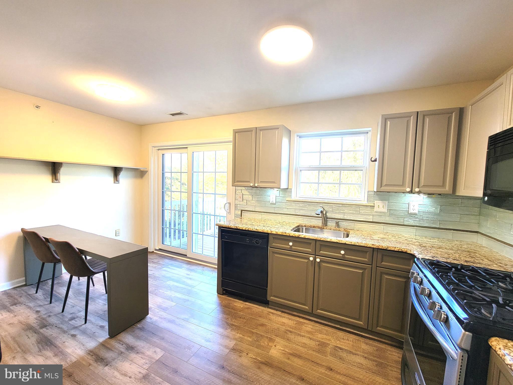 COUNTRY CROSSING - Residential