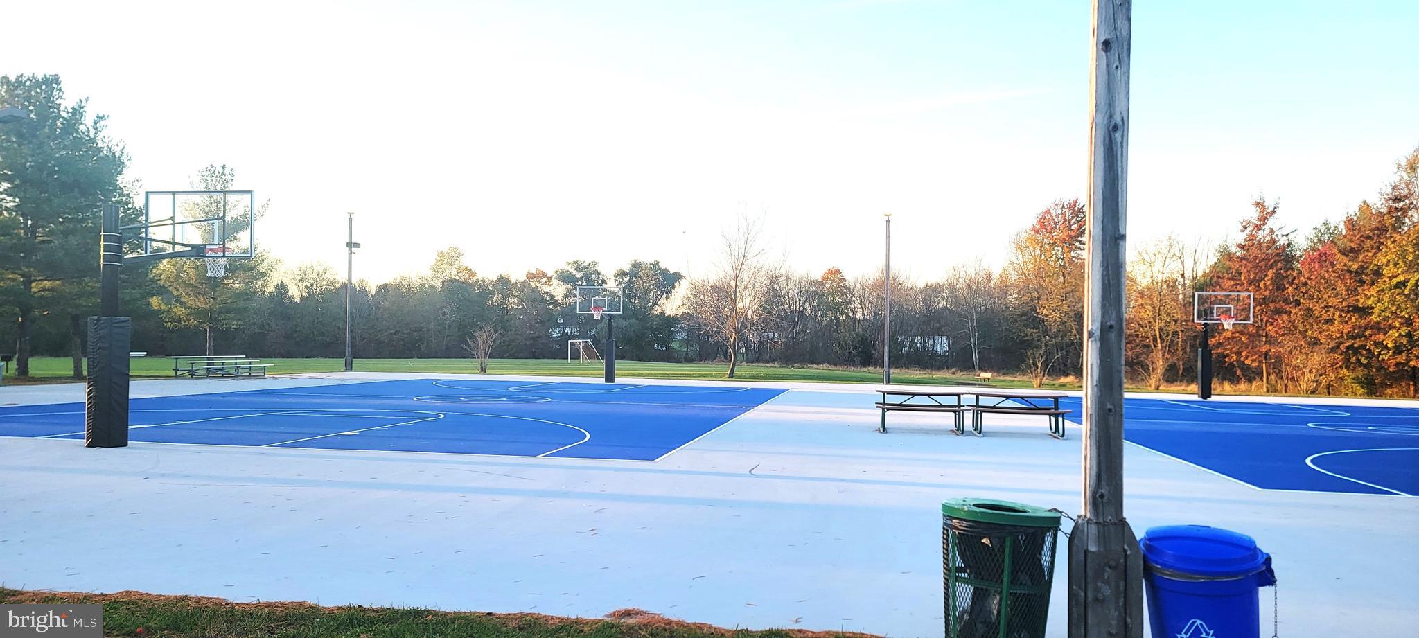 COUNTRY CROSSING - Residential