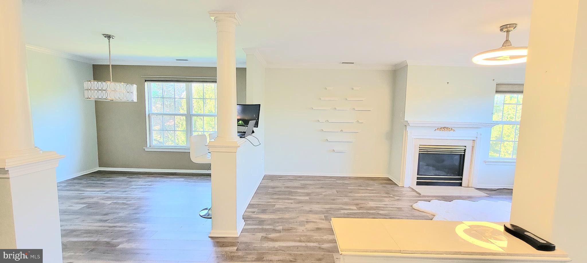 COUNTRY CROSSING - Residential