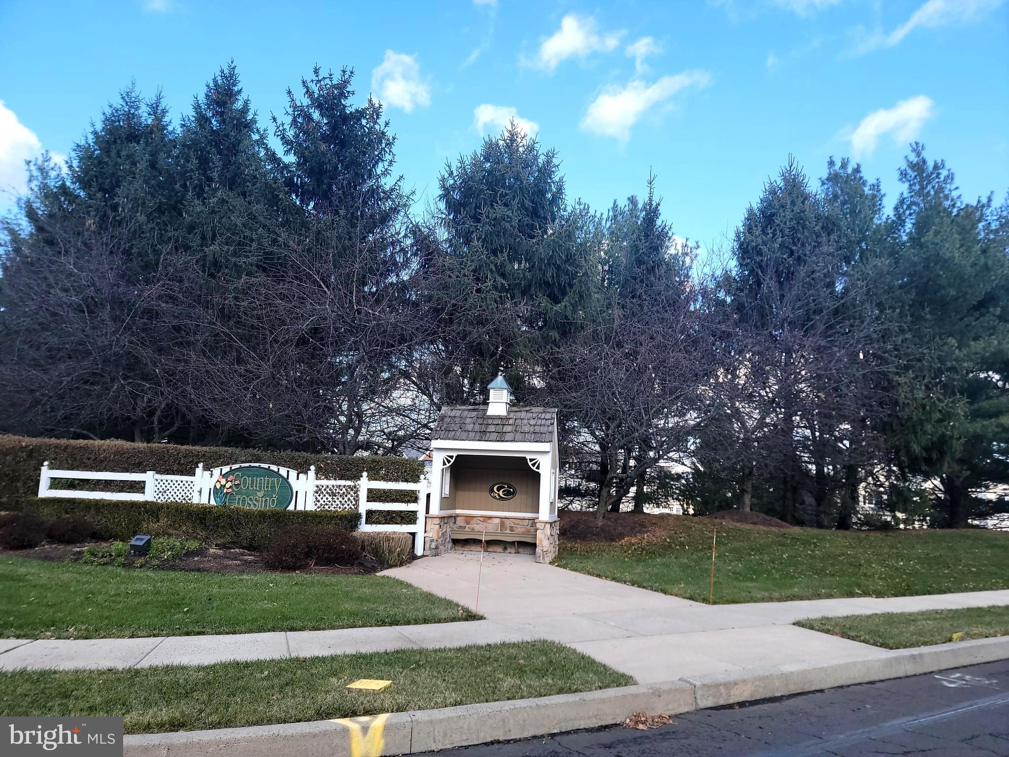 COUNTRY CROSSING - Residential