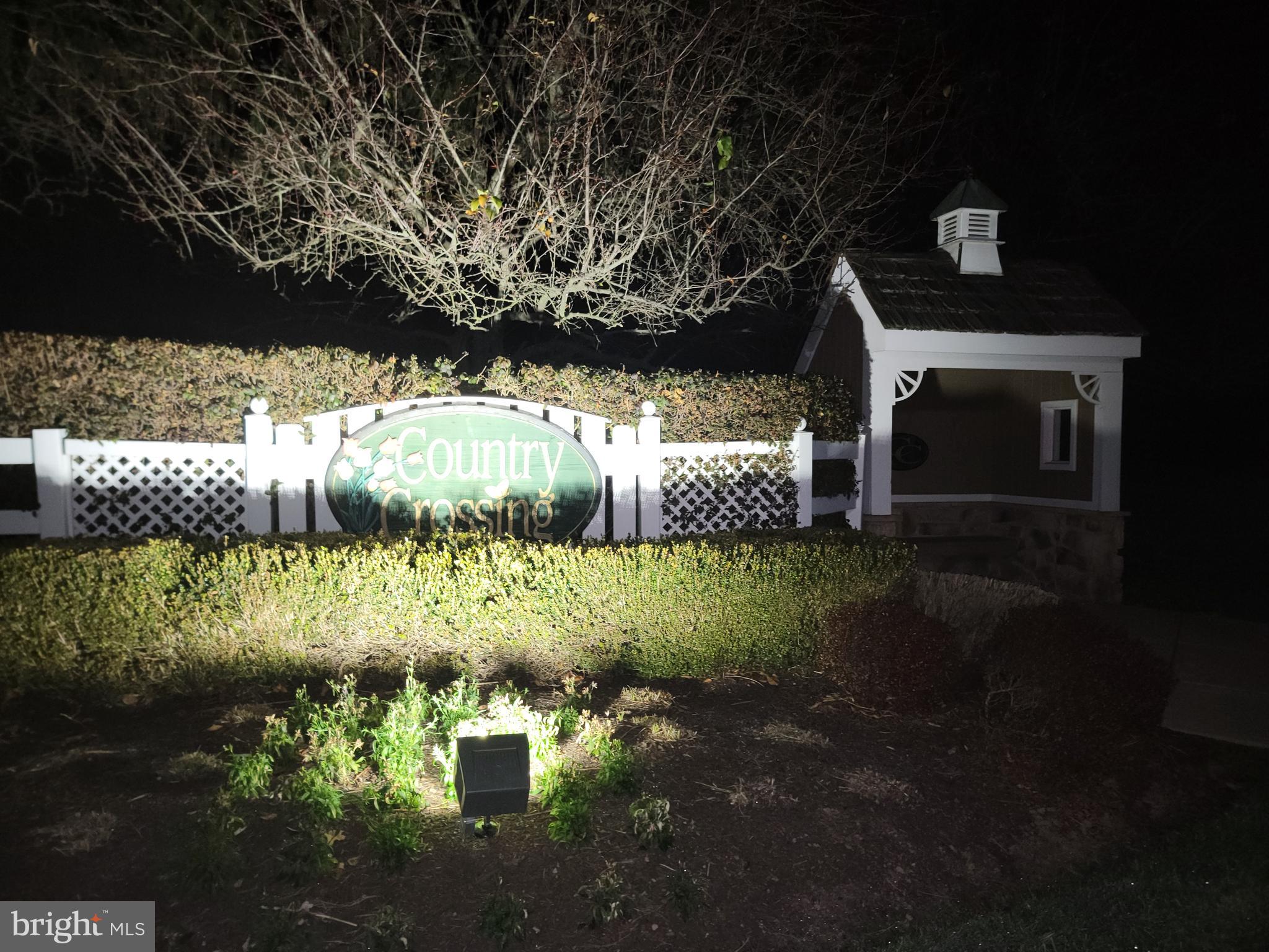 COUNTRY CROSSING - Residential