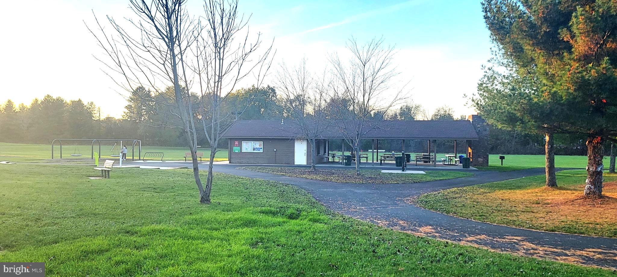 COUNTRY CROSSING - Residential