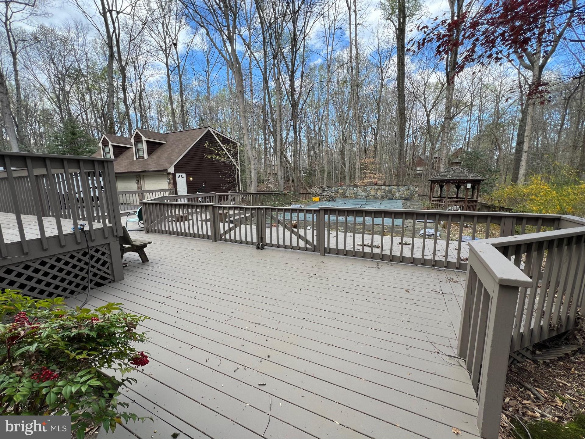 HUNTINGTON WOODS - Residential Lease